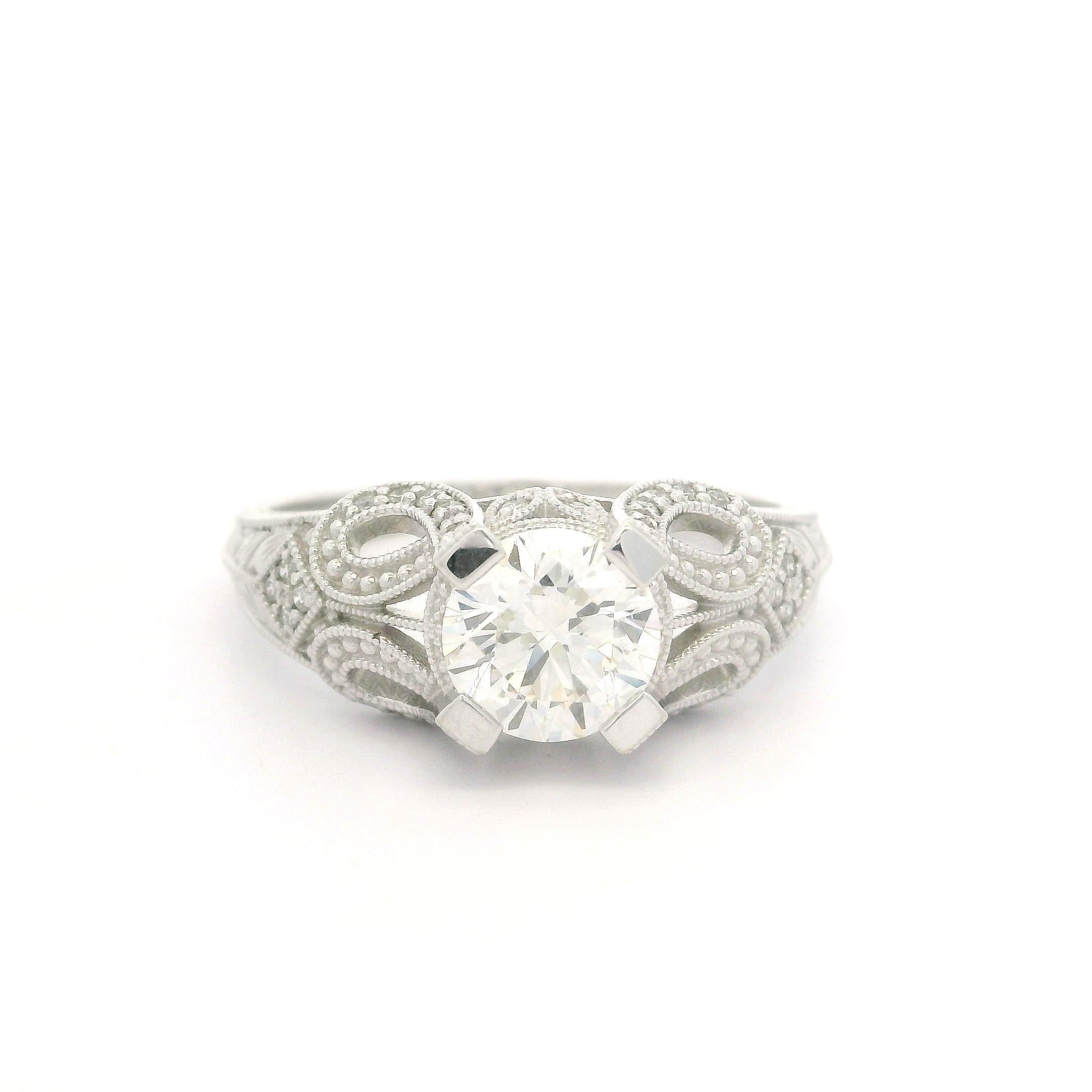 Anillo Estilo Vintage Oro Blanco 14k IGI 1.46ctw Diamante Milgrain Trabajo Grabado en venta 4