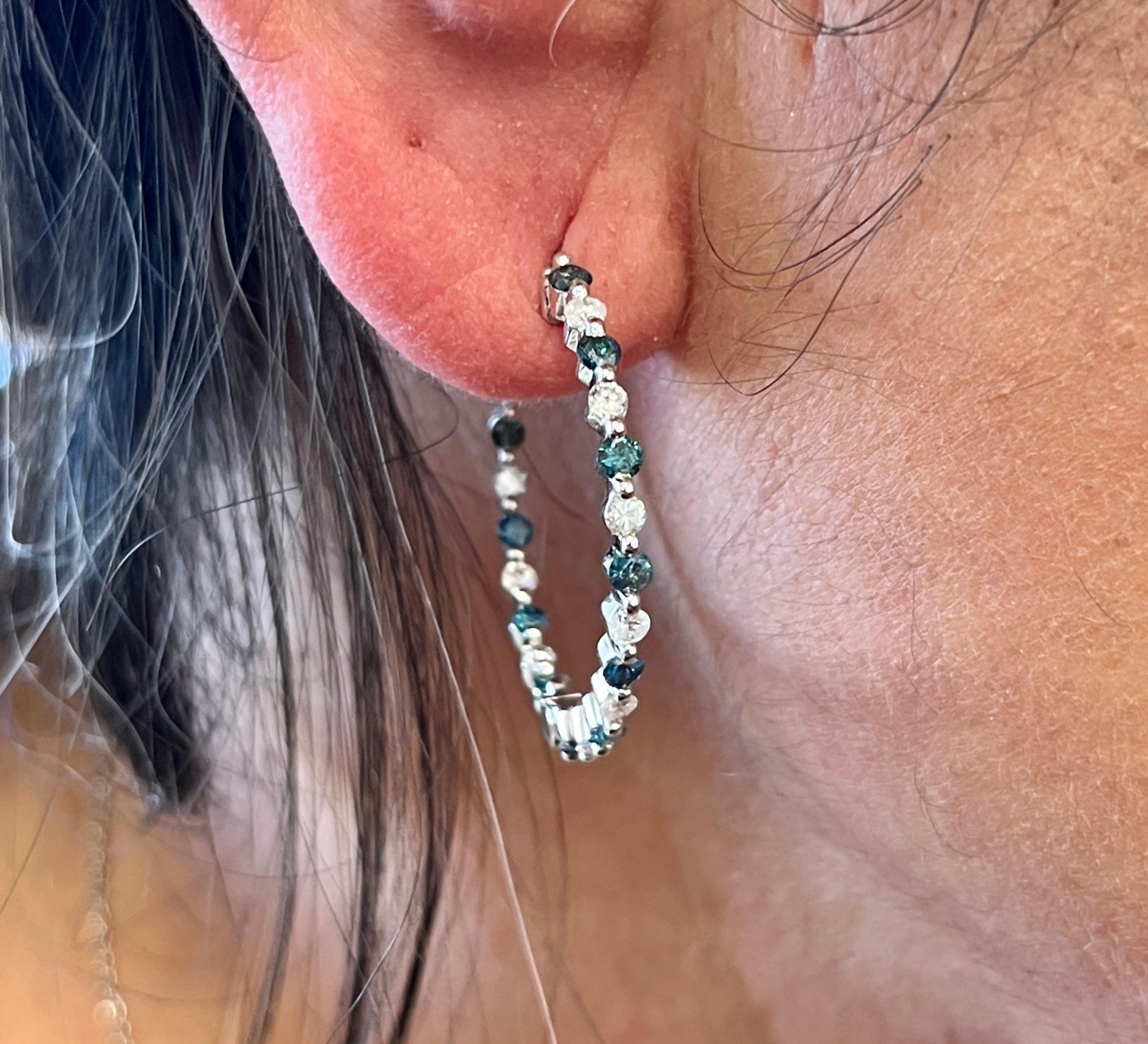 14k White Gold Inside Out Hoop Earrings with White & Blue Diamonds In New Condition For Sale In Miami, FL