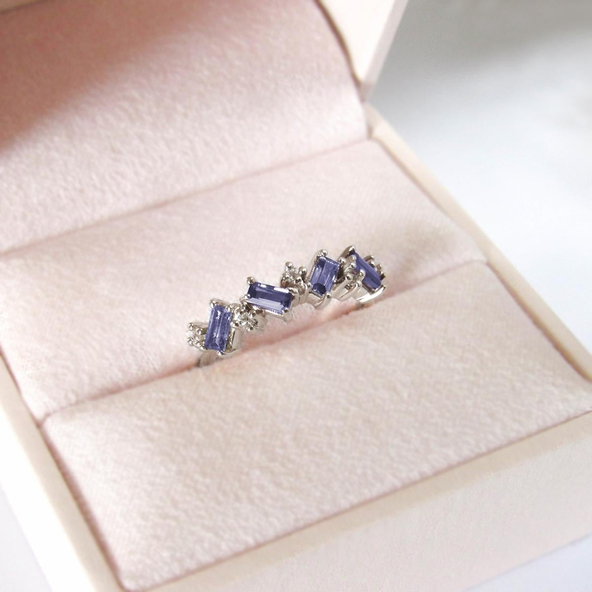 14 Karat White Gold Iolite and Diamonds Baguette Ring For Sale 3