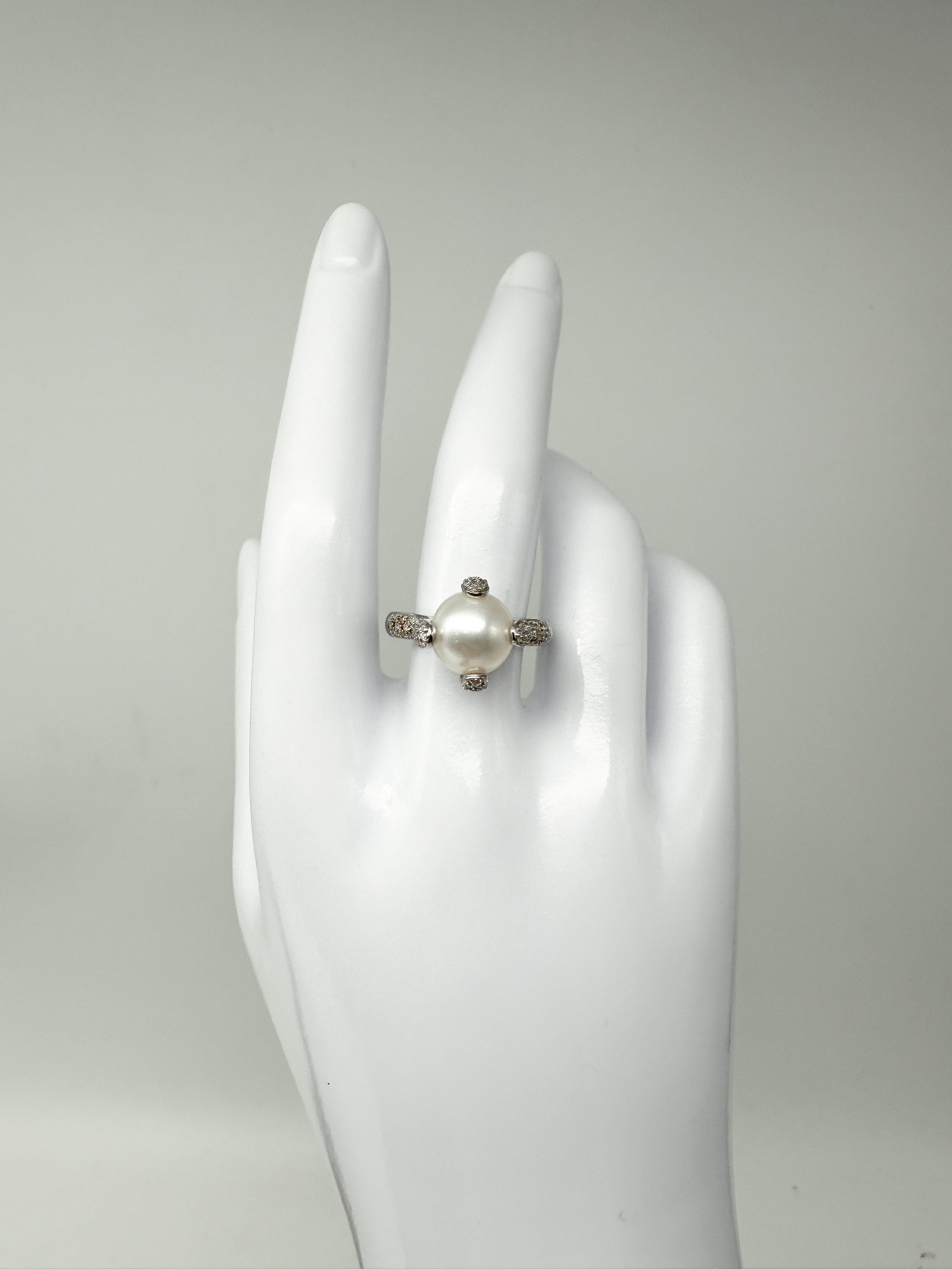 14K White Gold Jewelry Set with Natural Pearls and Diamonds In Good Condition For Sale In Berlin, DE