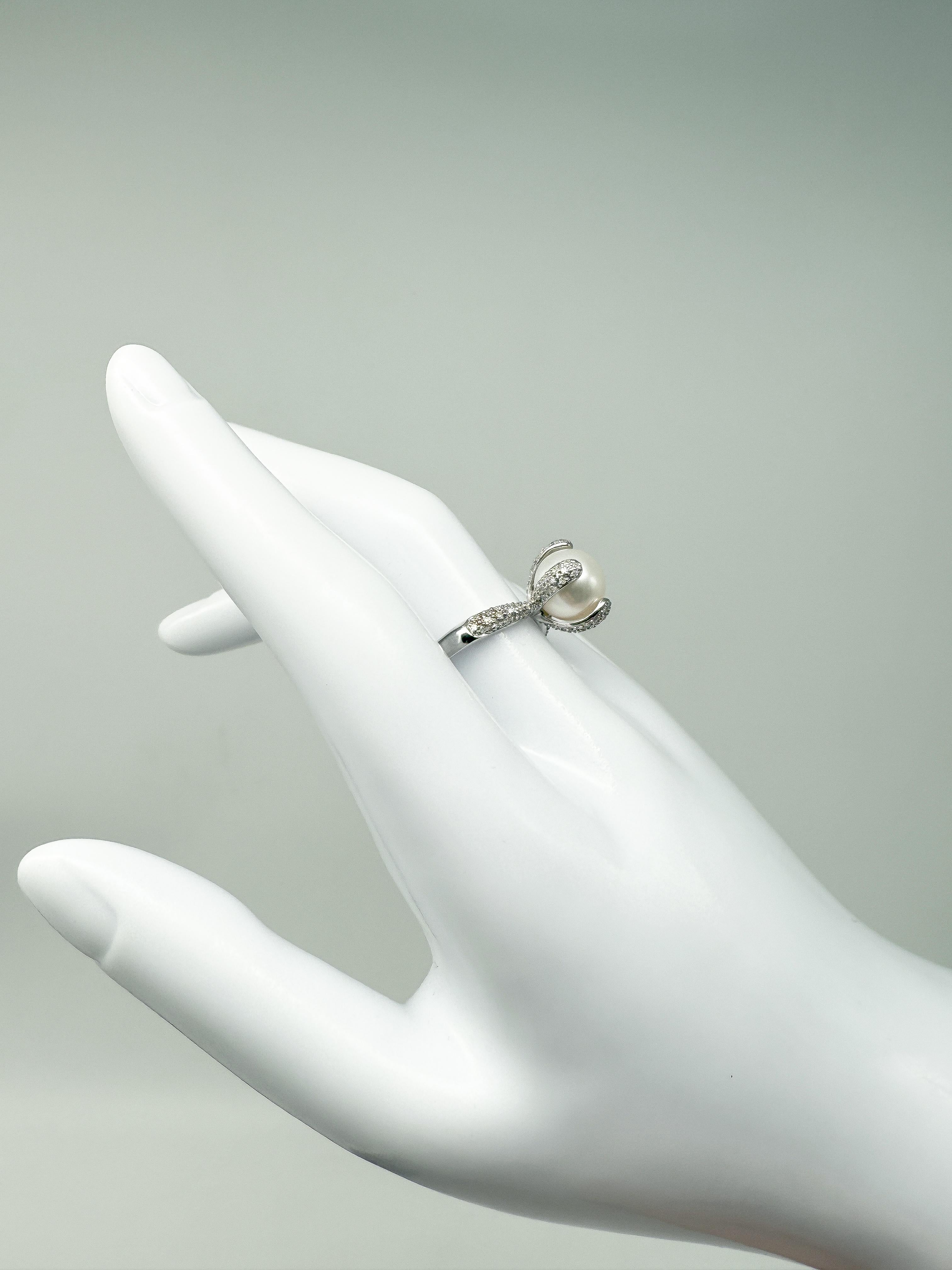 14K White Gold Jewelry Set with Natural Pearls and Diamonds For Sale 2