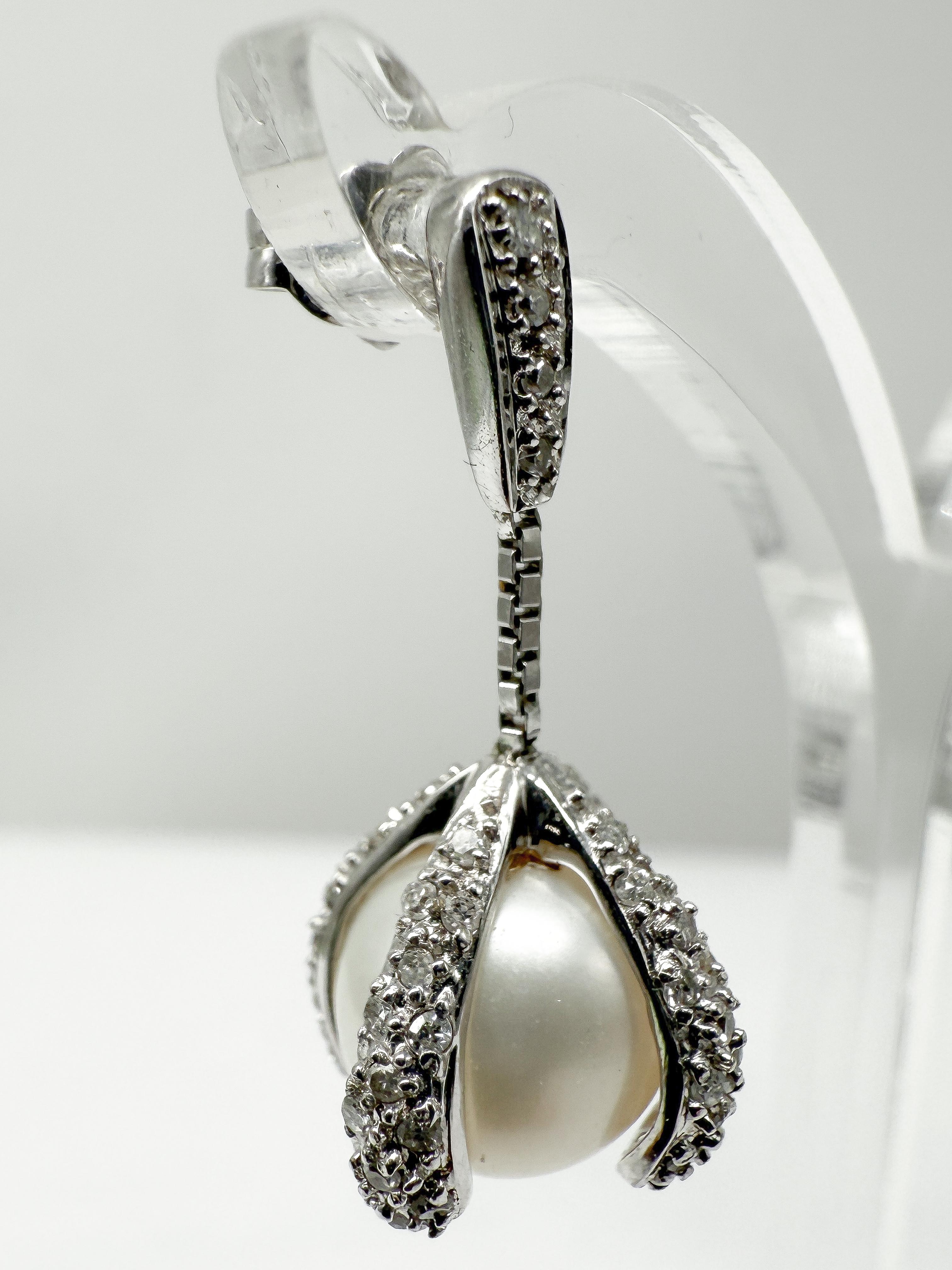 14K White Gold Jewelry Set with Natural Pearls and Diamonds For Sale 3