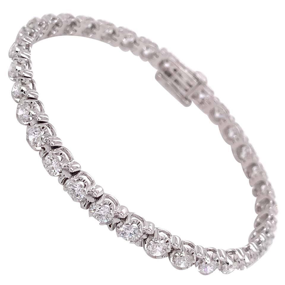 Classic Pave Diamond Tennis Bracelet 7 Carat Total Weight, 14K Gold