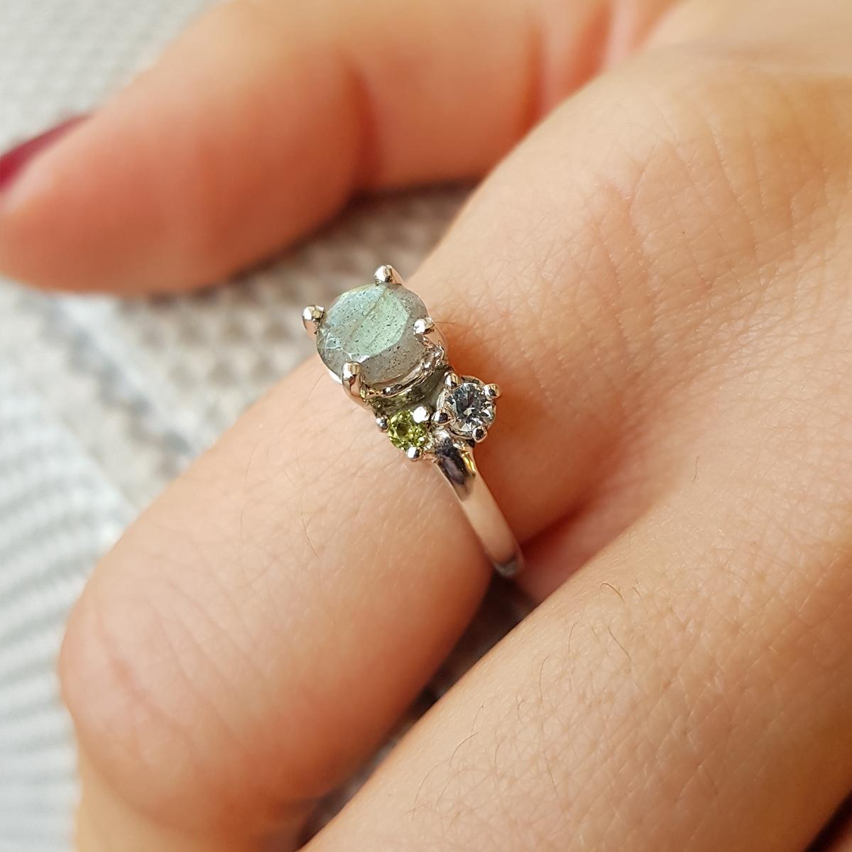 MADE TO ORDER *Please note that we take 30 business days to create your jewel before its ready to ship. 

A 14K white gold cluster ring that contains a labradorite combined with sky blue topaz and peridot, the perfect complementary gemstones for