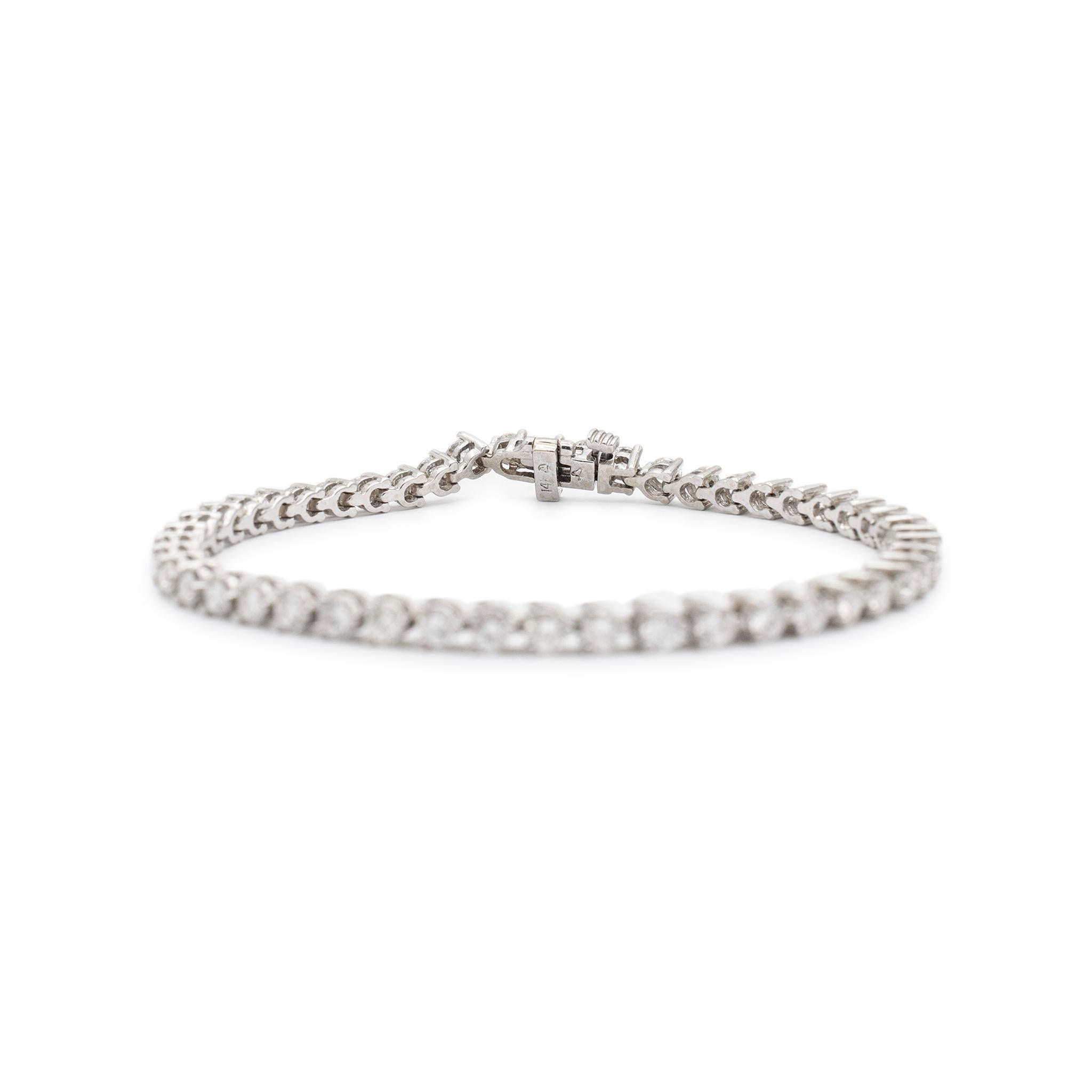 Taille ronde Bracelet tennis en or blanc 14 carats pour femmes avec diamants de 3,90 carats en vente