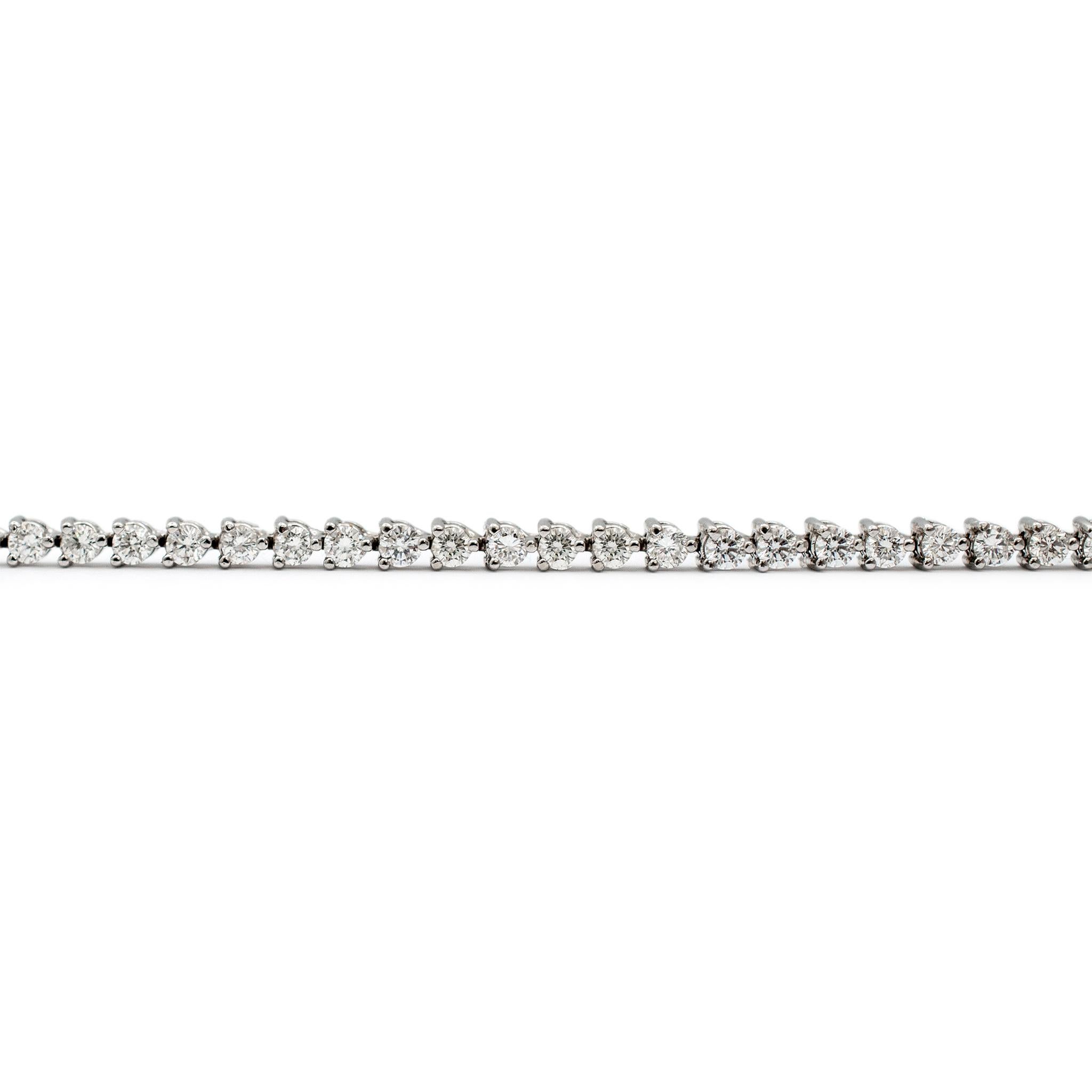 14K White Gold Ladies 3.90 Carats Diamond Tennis Bracelet In Excellent Condition For Sale In Houston, TX