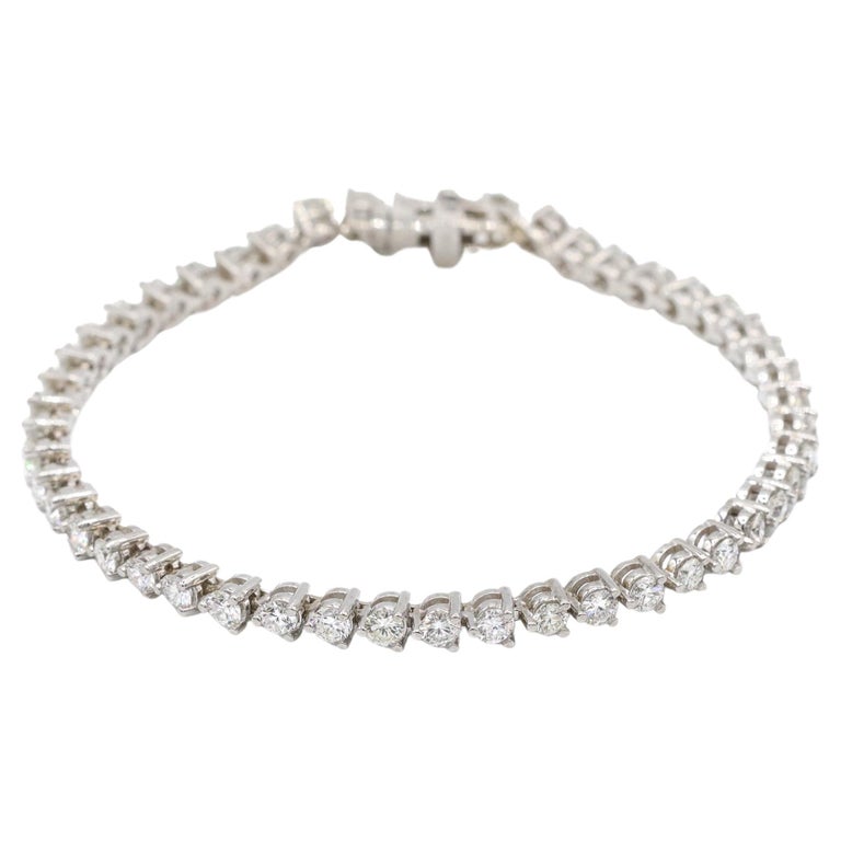 14K White Gold Ladies 3.90 Carats Diamond Tennis Bracelet For Sale at