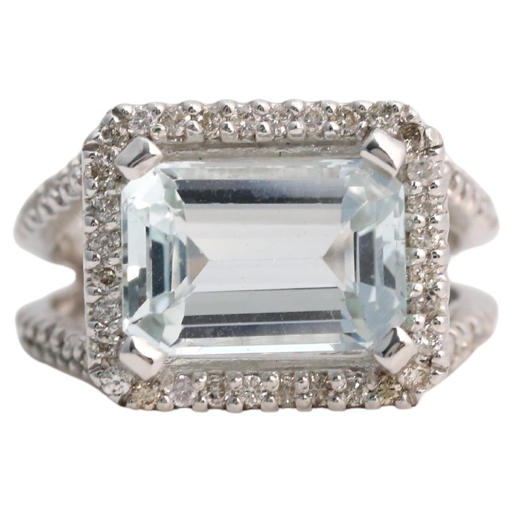 14k White Gold Ladies Aquamarine & Diamond Ring, Size 6.5 - 9.3g For Sale