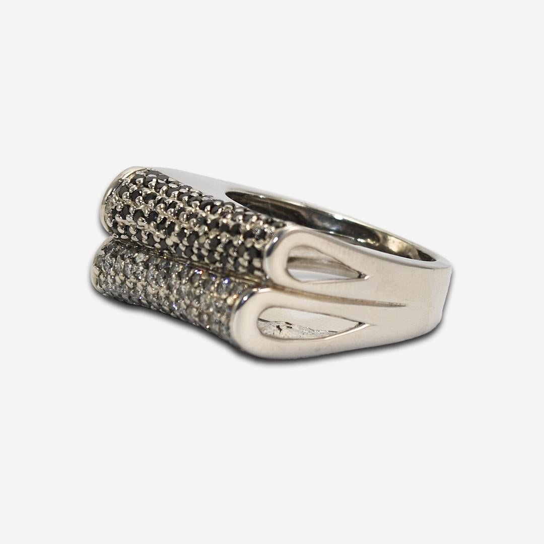 Anillo de oro blanco de 14 quilates con diamantes y hematites para mujer en venta 1