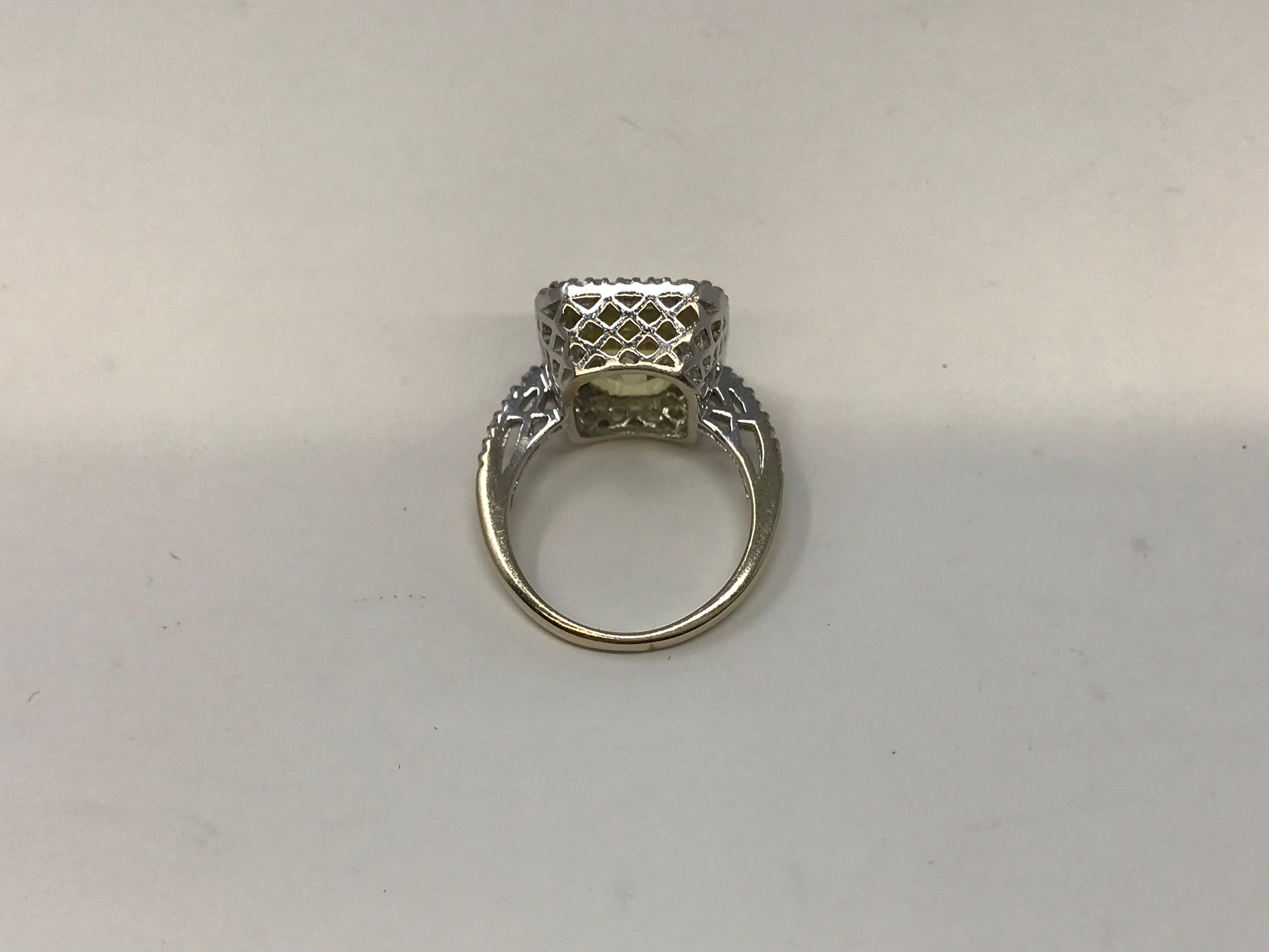 14k White Gold Ladies Ring w/ Quartz and Diamonds For Sale 1