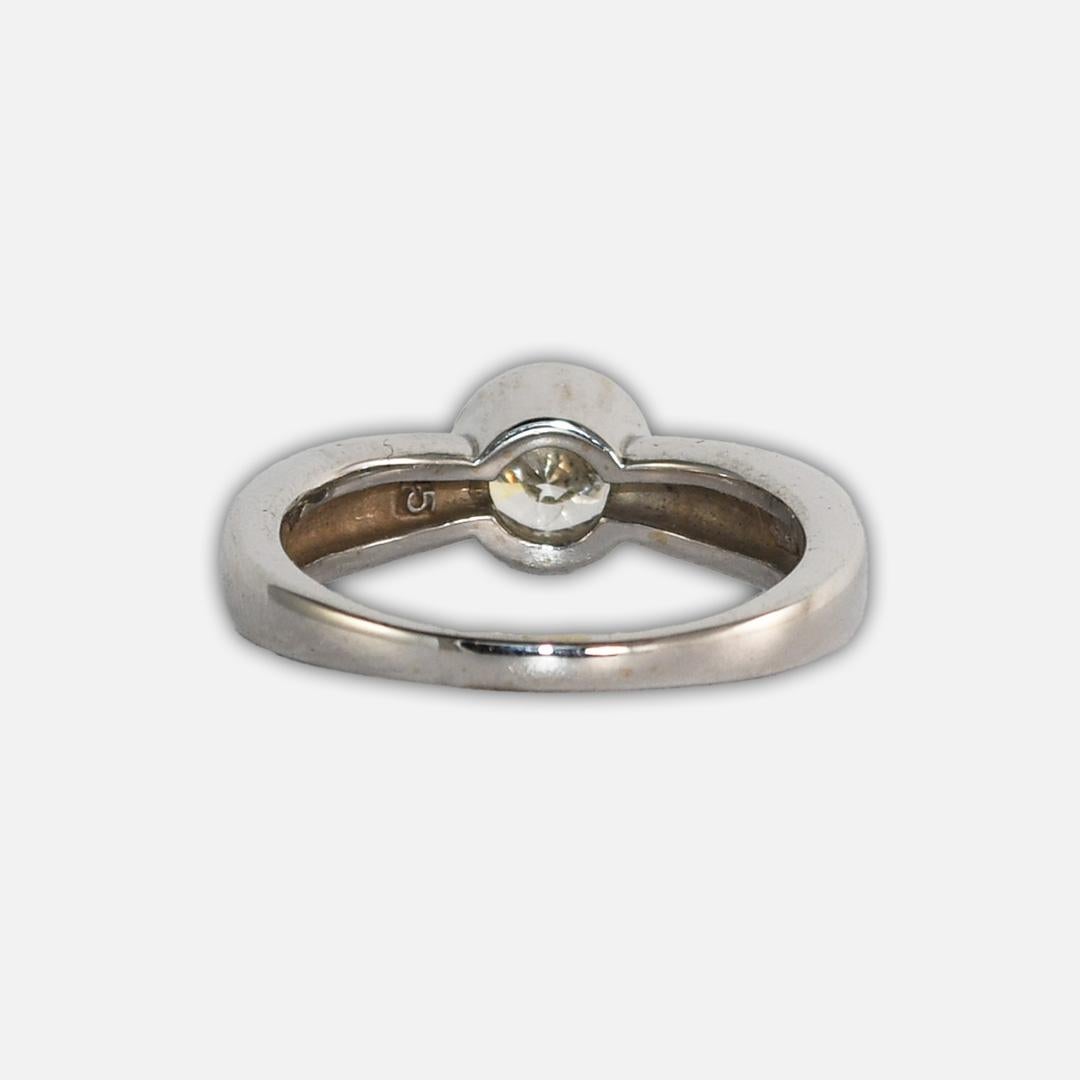 14K White Gold Ladies' Round Brilliant Cut Diamond Ring 0.88 ct In Excellent Condition For Sale In Laguna Beach, CA