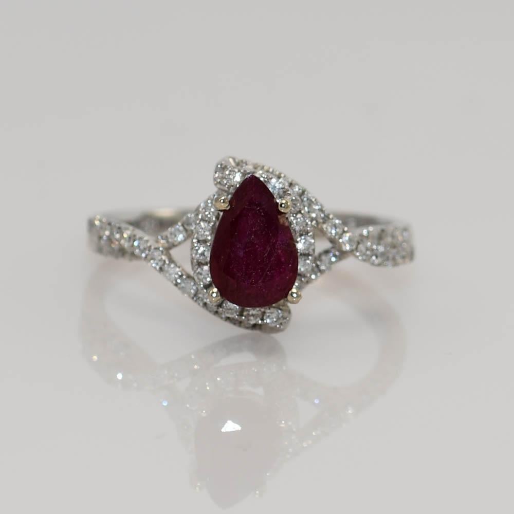 14k White Gold Ladies Ruby and Diamond Ring In Excellent Condition For Sale In Laguna Beach, CA