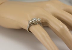 Bague pour femme en or blanc 14 carats à trois pierres avec diamants et accents, 1,46 carat poids total
