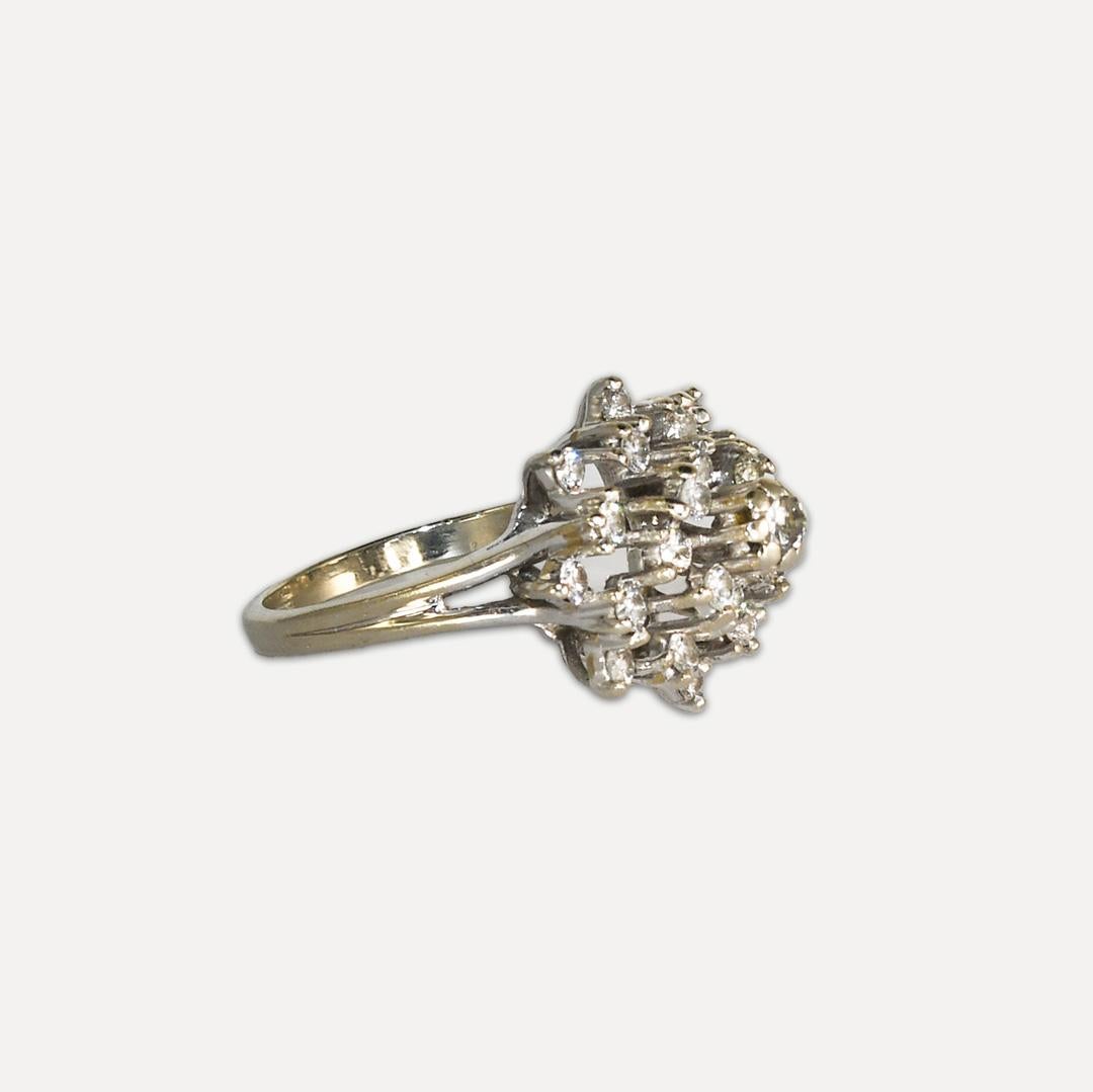 14k Weißgold Damen Vintage Diamond Cluster Ring 0,50cts
Größe 7
5,3 Gramm Gesamtgewicht
Ausgezeichneter Zustand!

