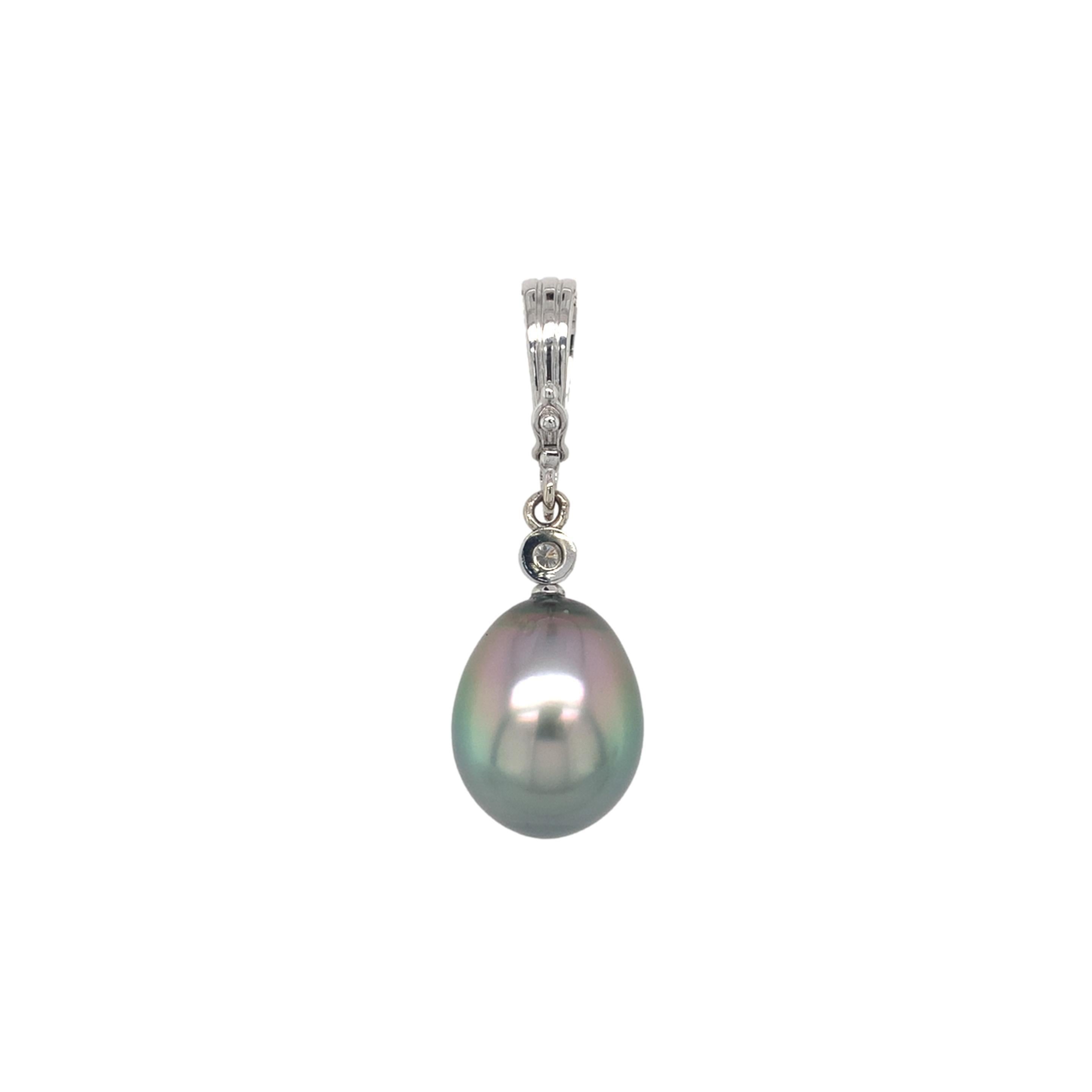 Contemporain Pendentif en or blanc 14 carats avec perles de Tahiti noires de 14,2 mm, couleur paon en vente
