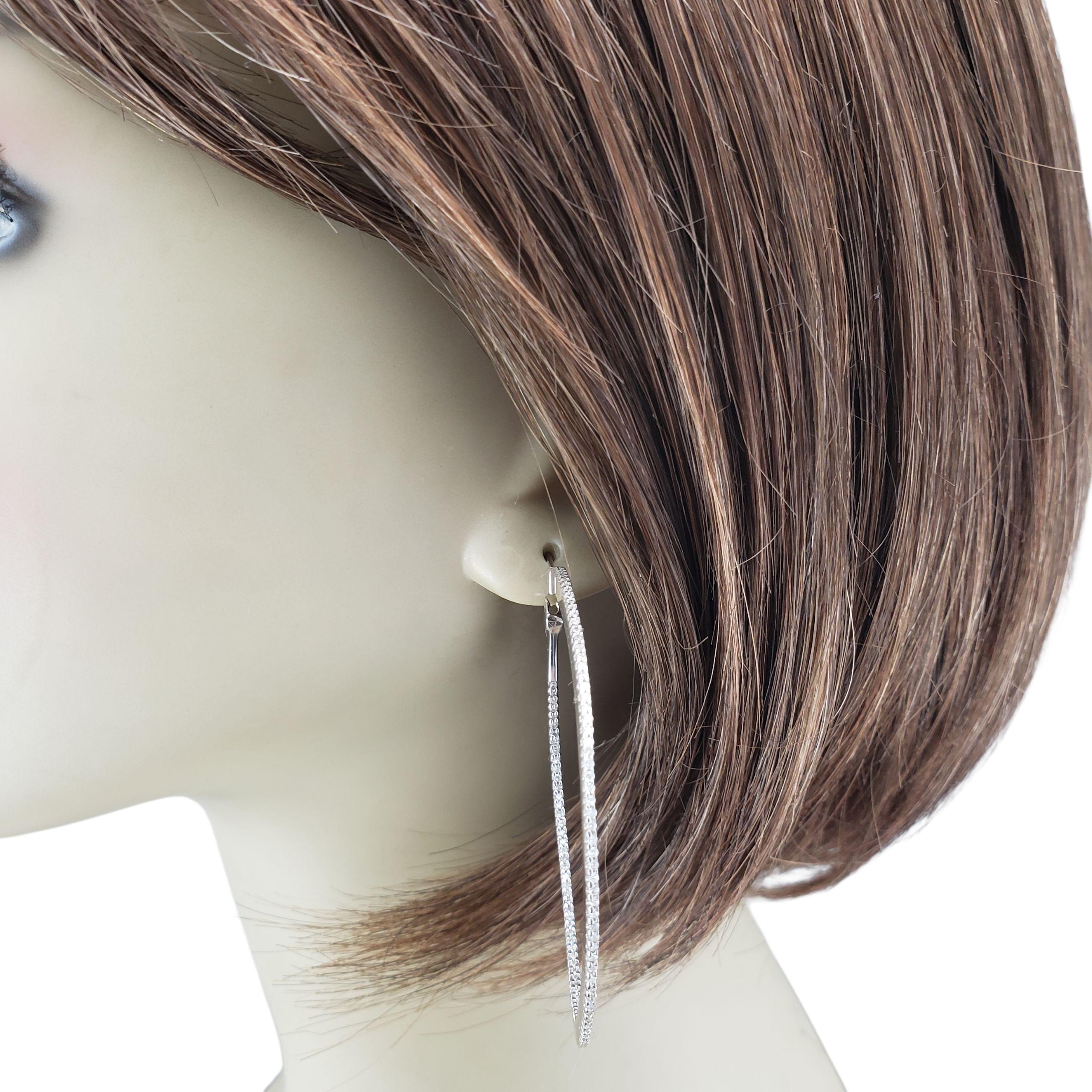 Pendientes de aro de diamantes ovalados de oro blanco de 14 quilates #22445 en venta 2