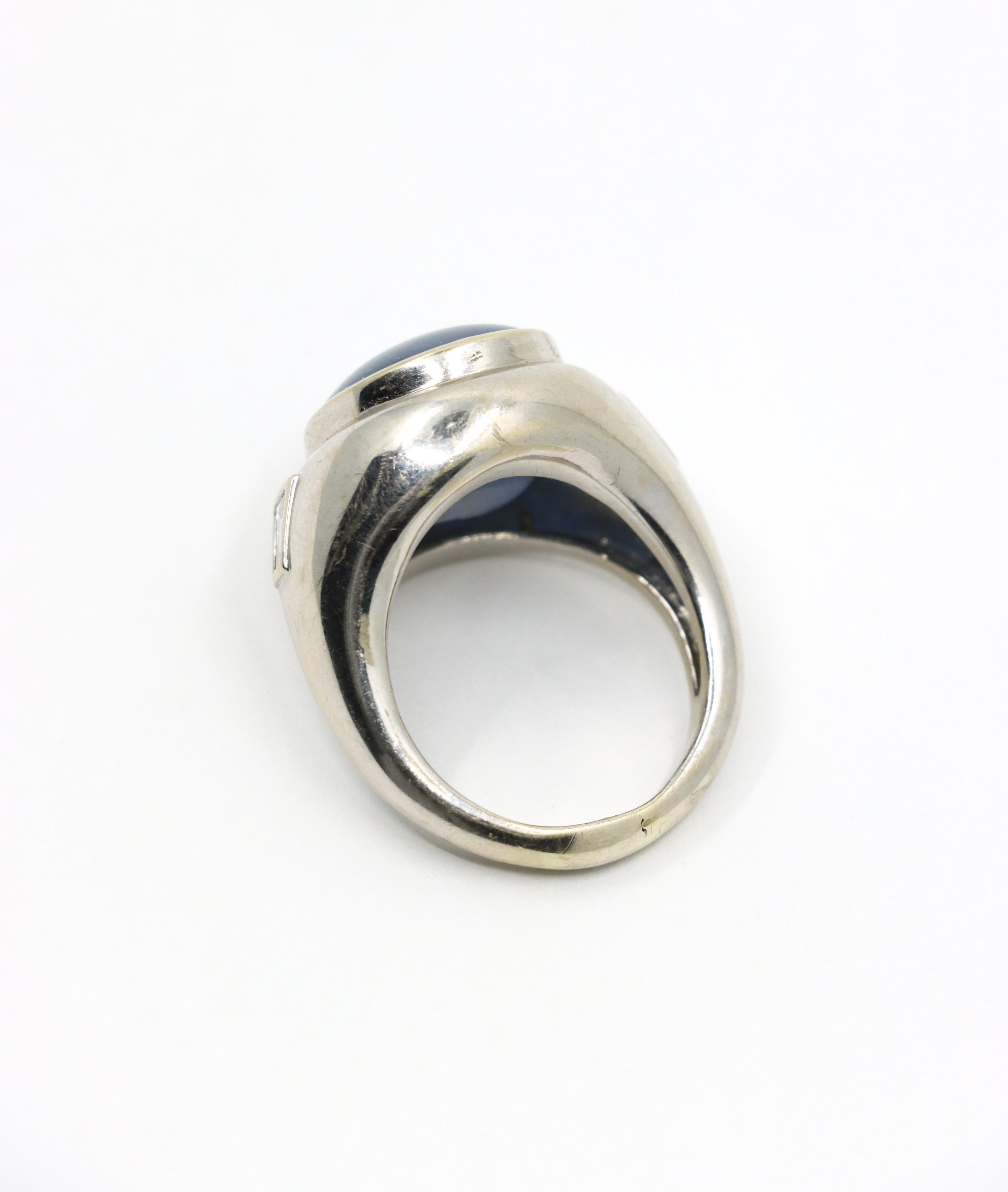 Anello con zaffiro grande e diamante in oro bianco 14K in vendita 2
