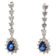 Longues boucles d'oreilles en or blanc 14 carats avec diamants et saphirs