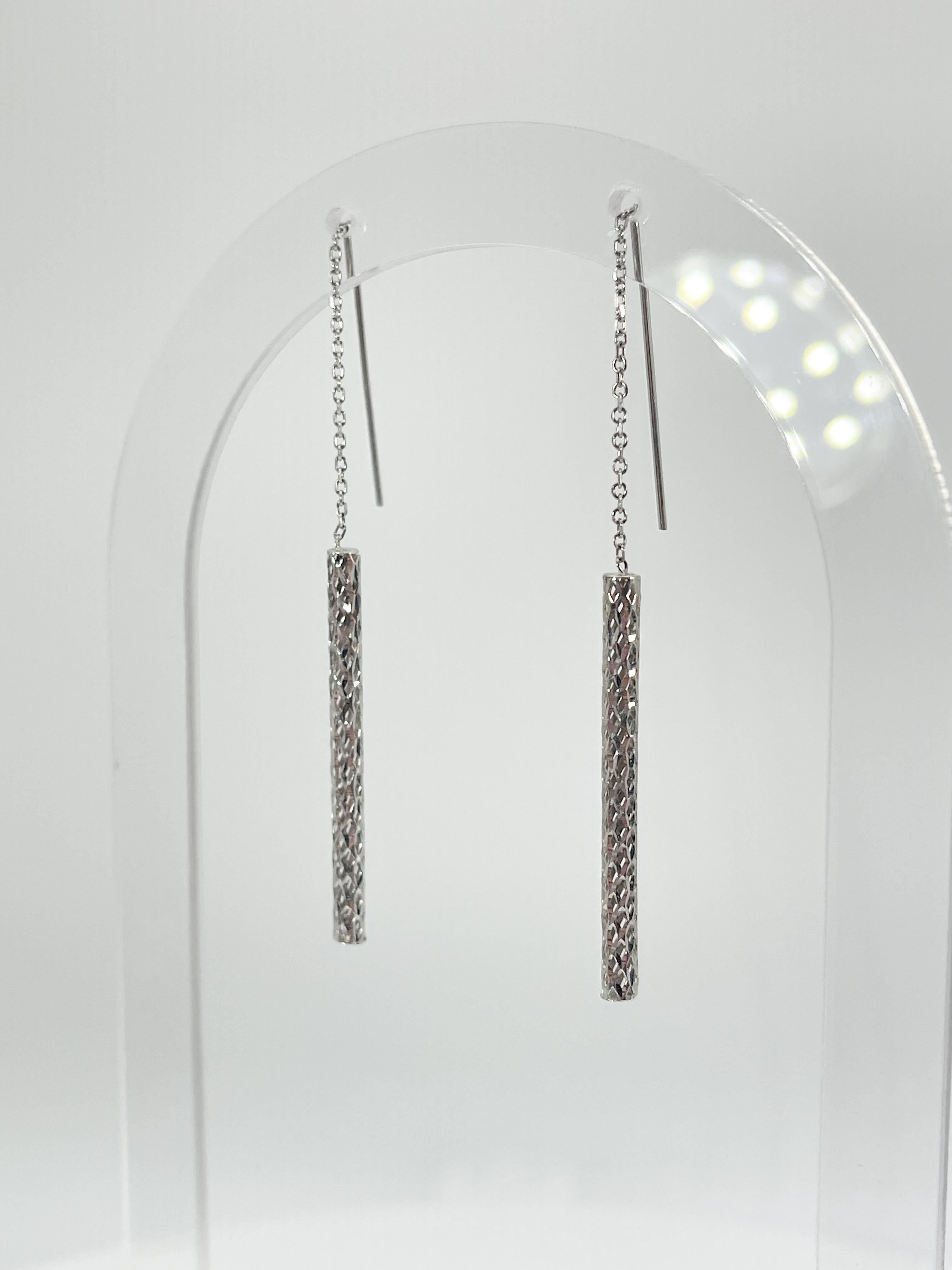 14K White Gold Long Tube Threader Earrings In Excellent Condition For Sale In Stuart, FL