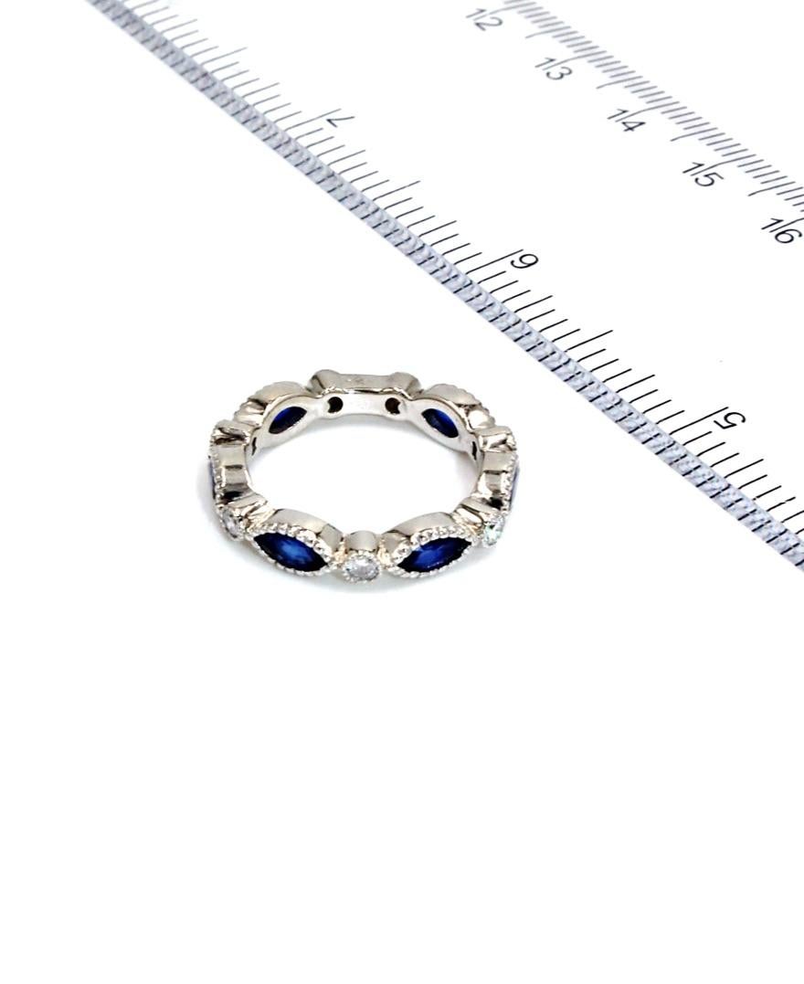 Marquisförmiger Ewigkeitsring mit Saphir und Diamant aus 14 Karat Weißgold im Zustand „Neu“ in Old Tappan, NJ