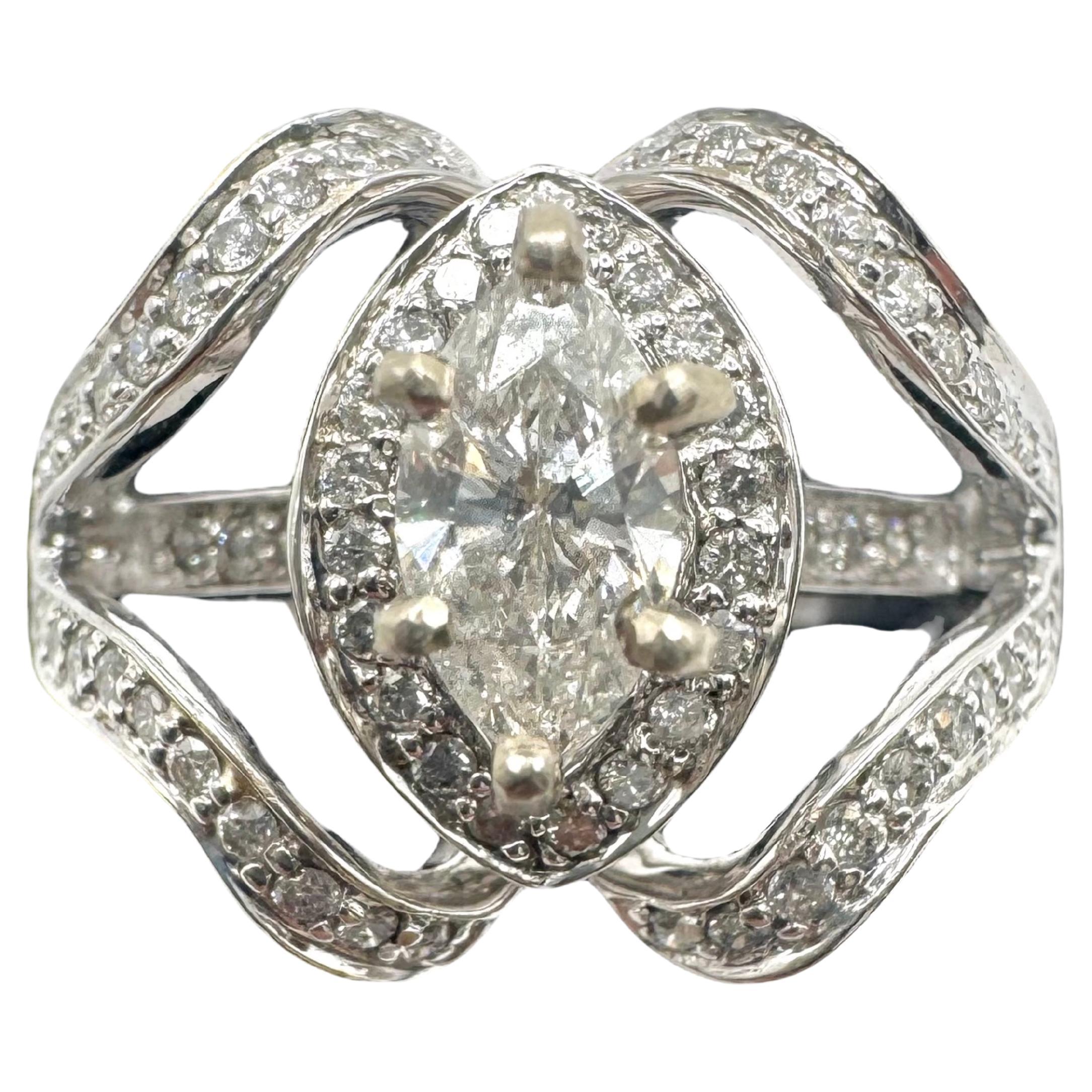 Bague marquise et ruban de diamants ronds en or blanc 14 carats