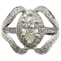 Anello a nastro con diamanti tondi e marquise in oro bianco 14K