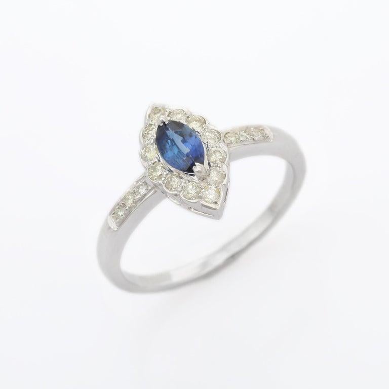 En vente :  Bague de fiançailles en or blanc 14K Marquise saphir bleu et diamant Bijoux fins 8