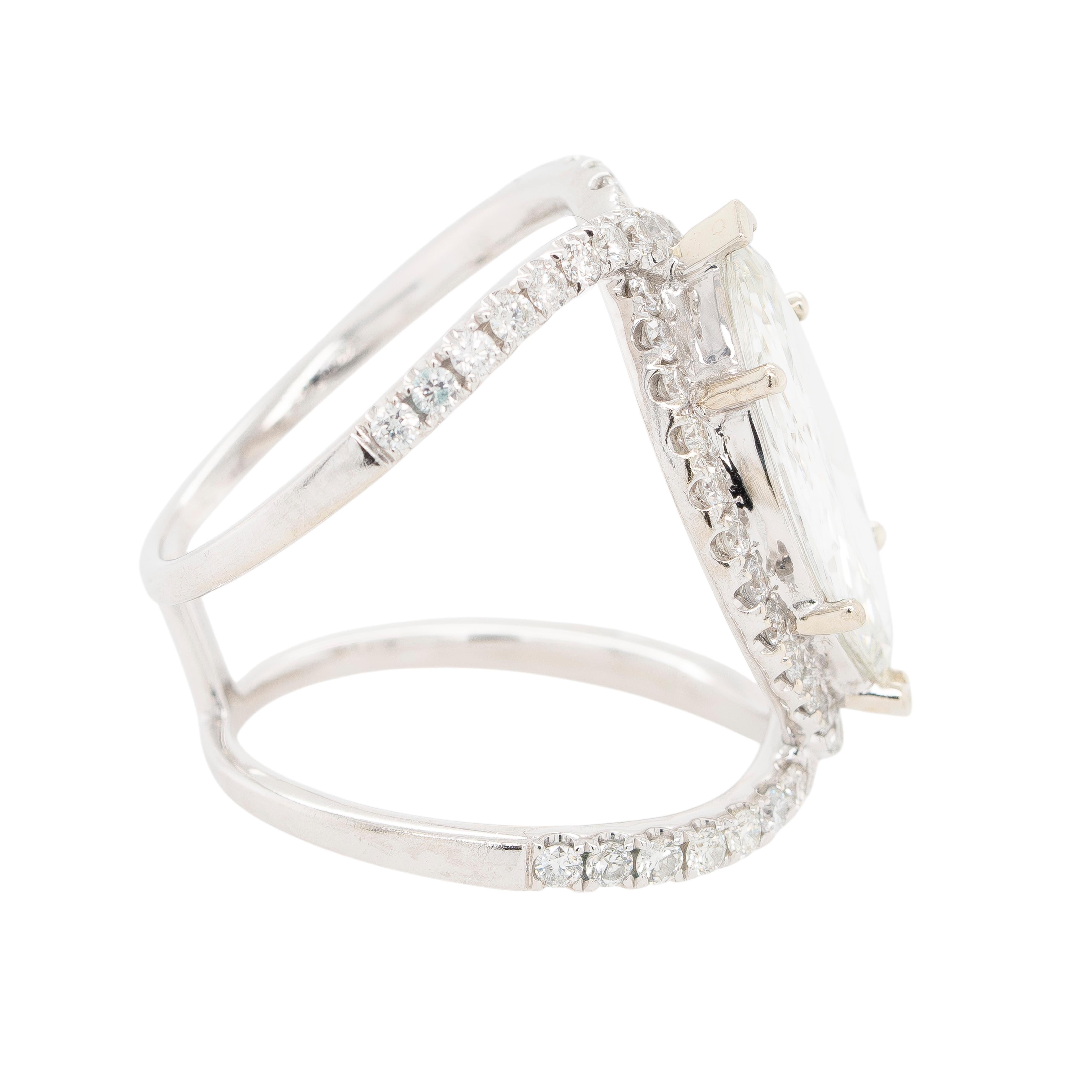 Anillo de compromiso con halo de diamantes talla marquesa de oro blanco de 14k en Nuevo estado para la venta en Boca Raton, FL