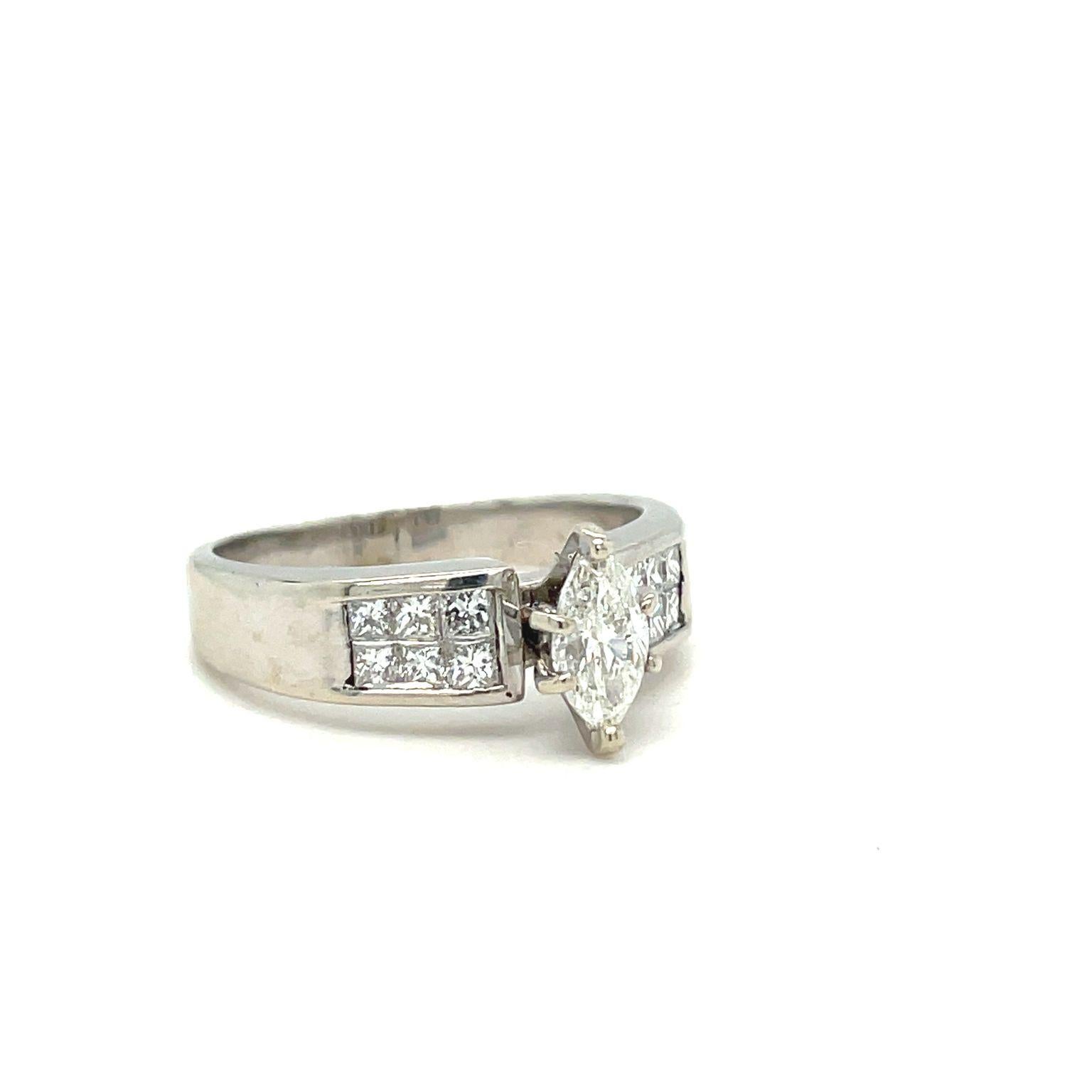 Bague de fiançailles en or blanc 14k avec diamant marquise  Pour femmes en vente