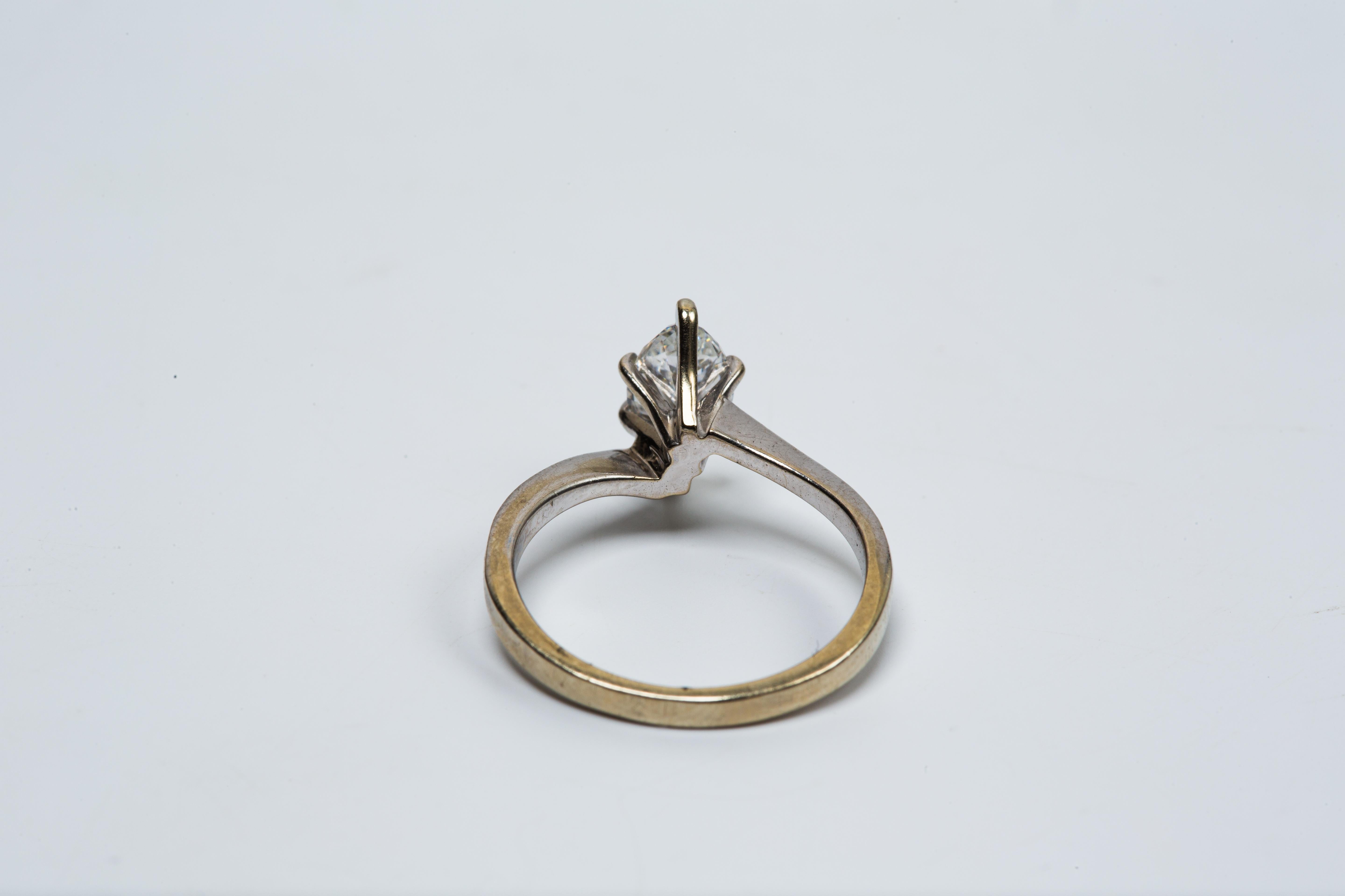 Anello di fidanzamento con diamante marquise in oro bianco 14k in vendita 6