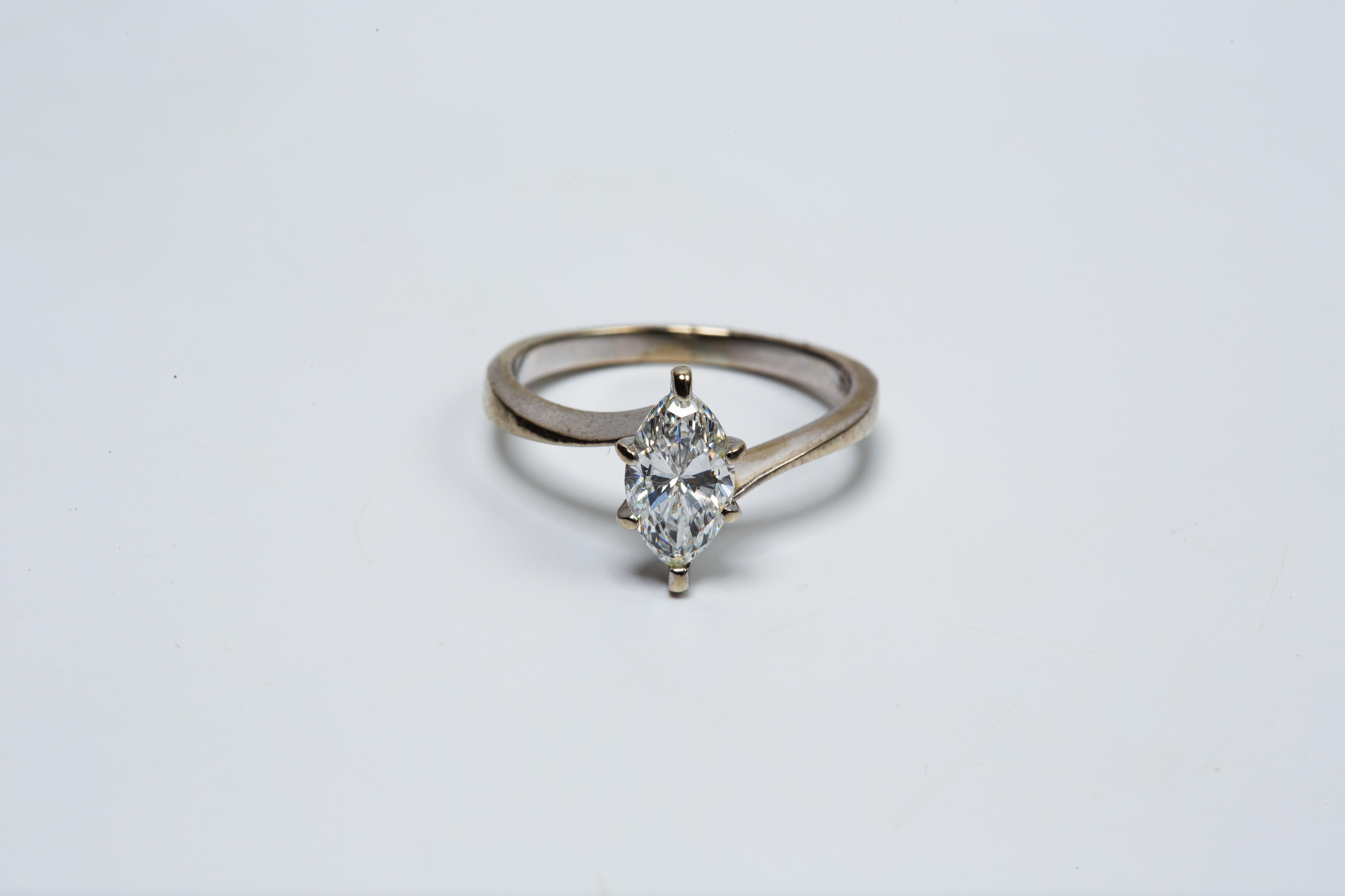 Anello di fidanzamento con diamante marquise in oro bianco 14k in vendita 8