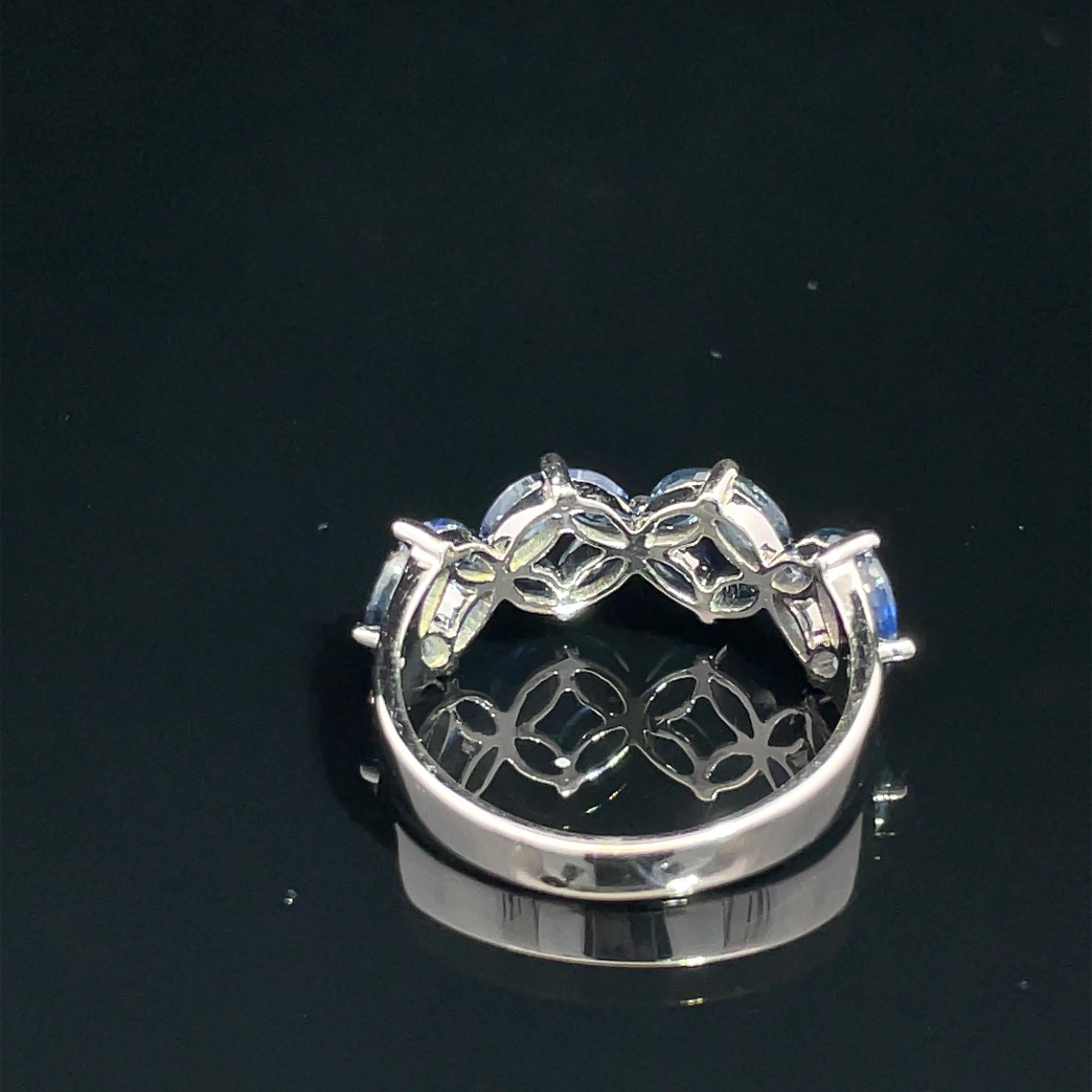 da uomo o donna Anello in oro bianco 14k con zaffiro marquise e disegno floreale in vendita