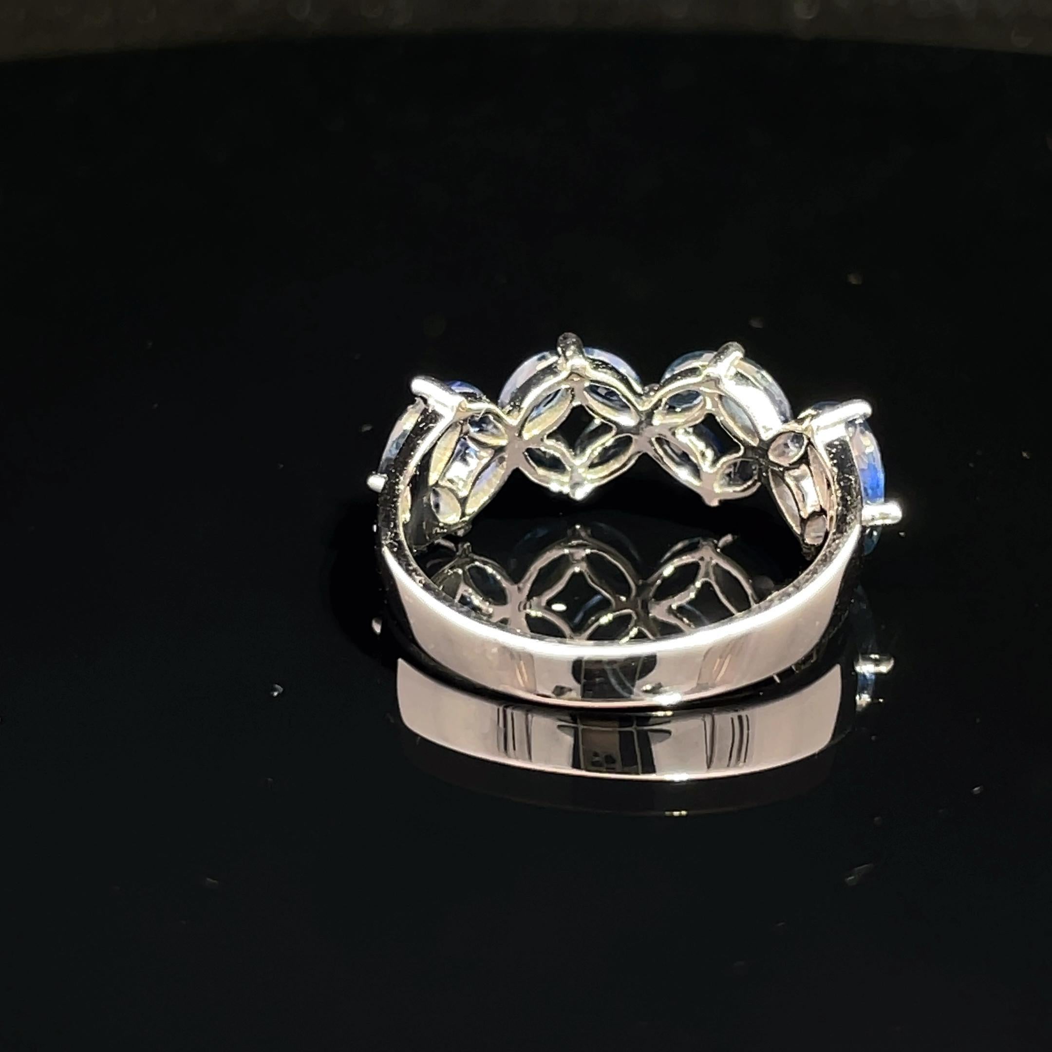 Anello in oro bianco 14k con zaffiro marquise e disegno floreale in vendita 4