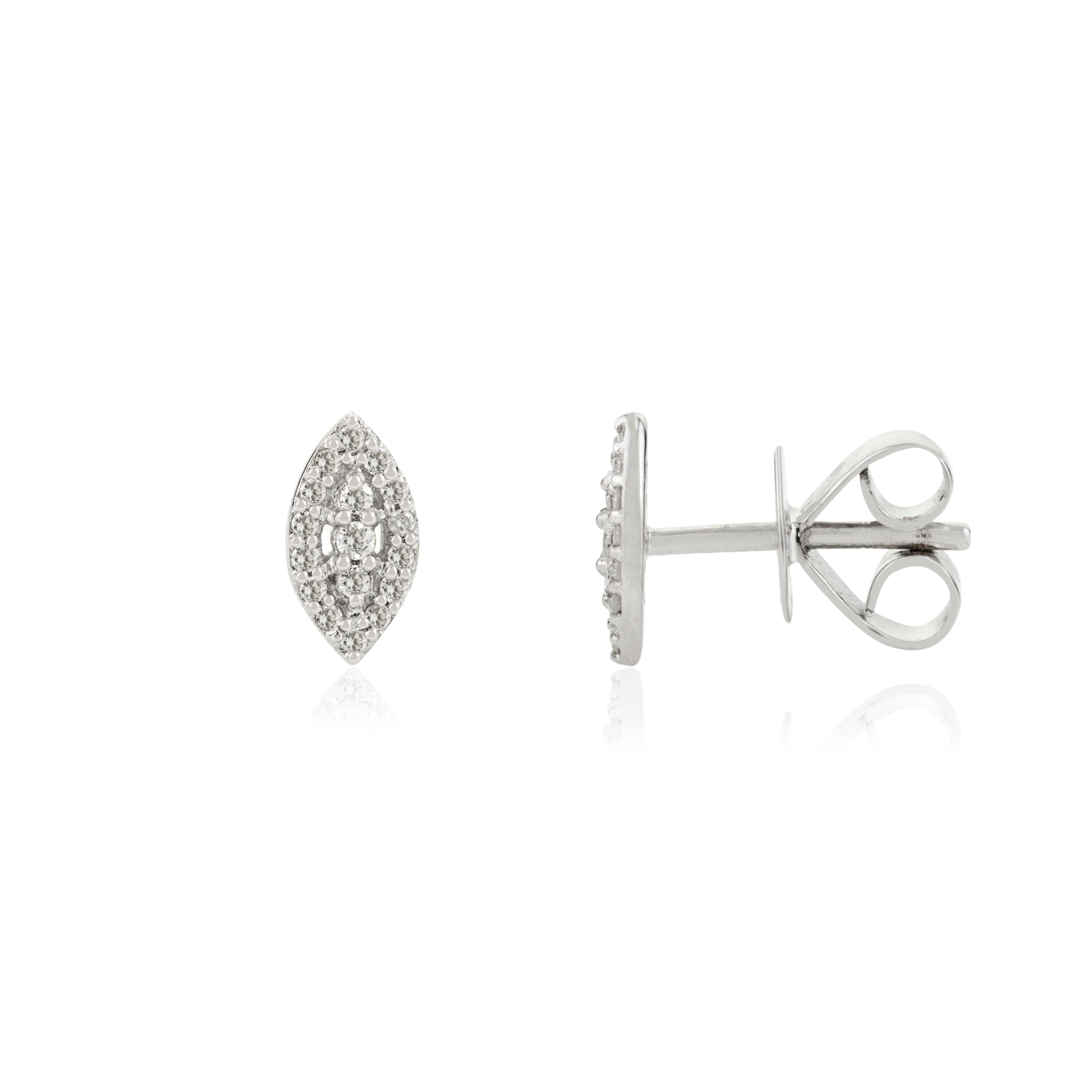 Taglio rotondo Orecchini con diamanti rotondi a grappolo in oro bianco 14k a forma di marquise da 0,11 carati in vendita