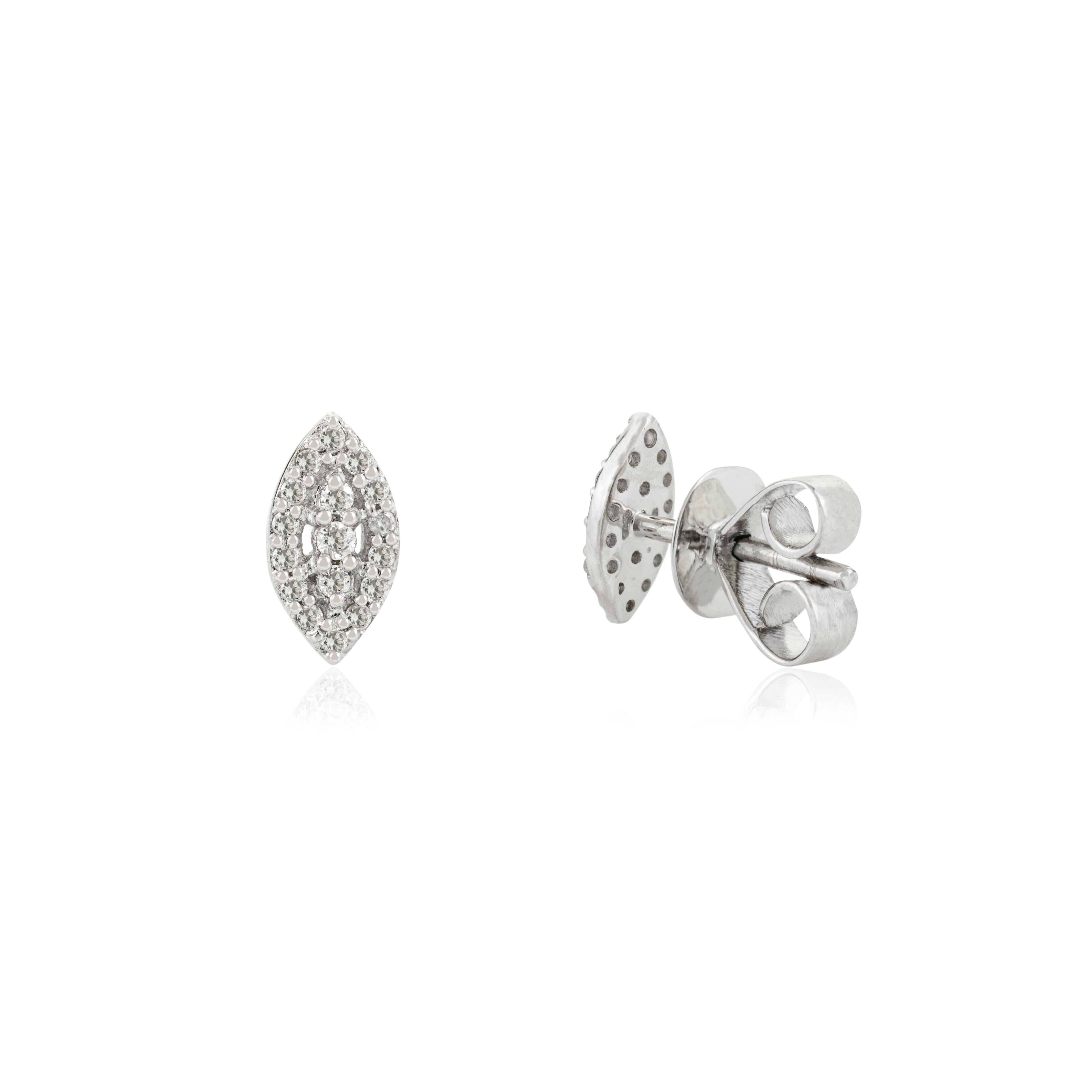 Orecchini con diamanti rotondi a grappolo in oro bianco 14k a forma di marquise da 0,11 carati in vendita 1
