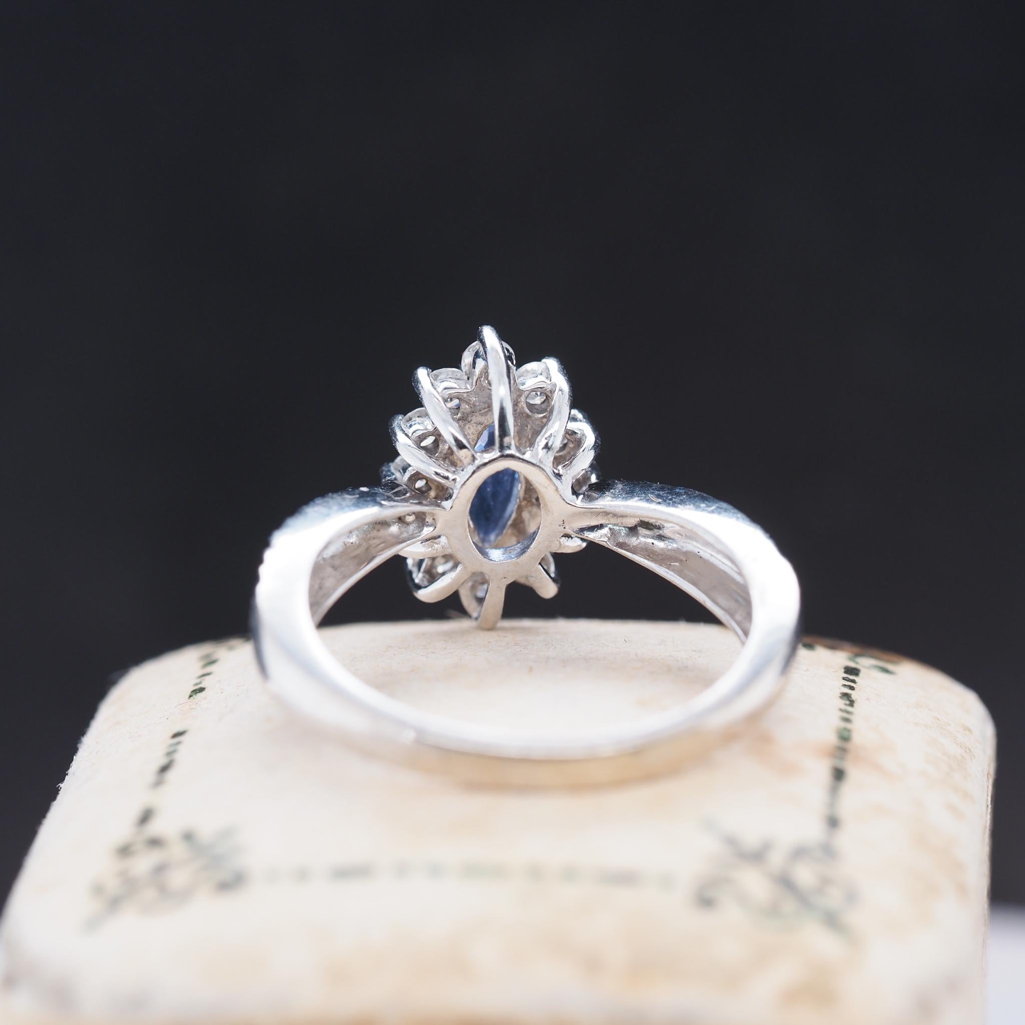 Anello di fidanzamento in oro bianco 14k con tanzanite e diamanti marquise In condizioni buone in vendita a Hicksville, NY