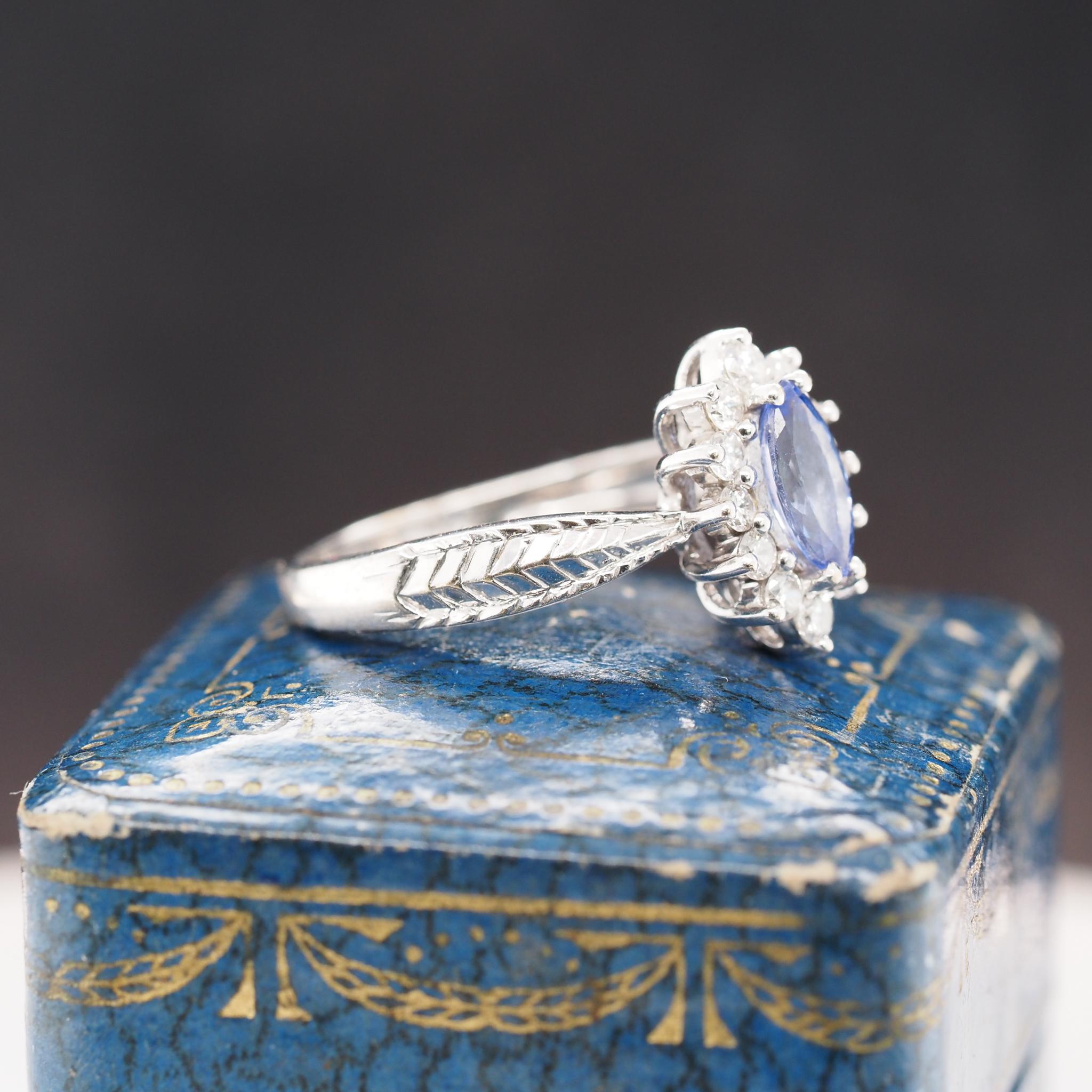 da uomo o donna Anello di fidanzamento in oro bianco 14k con tanzanite e diamanti marquise in vendita