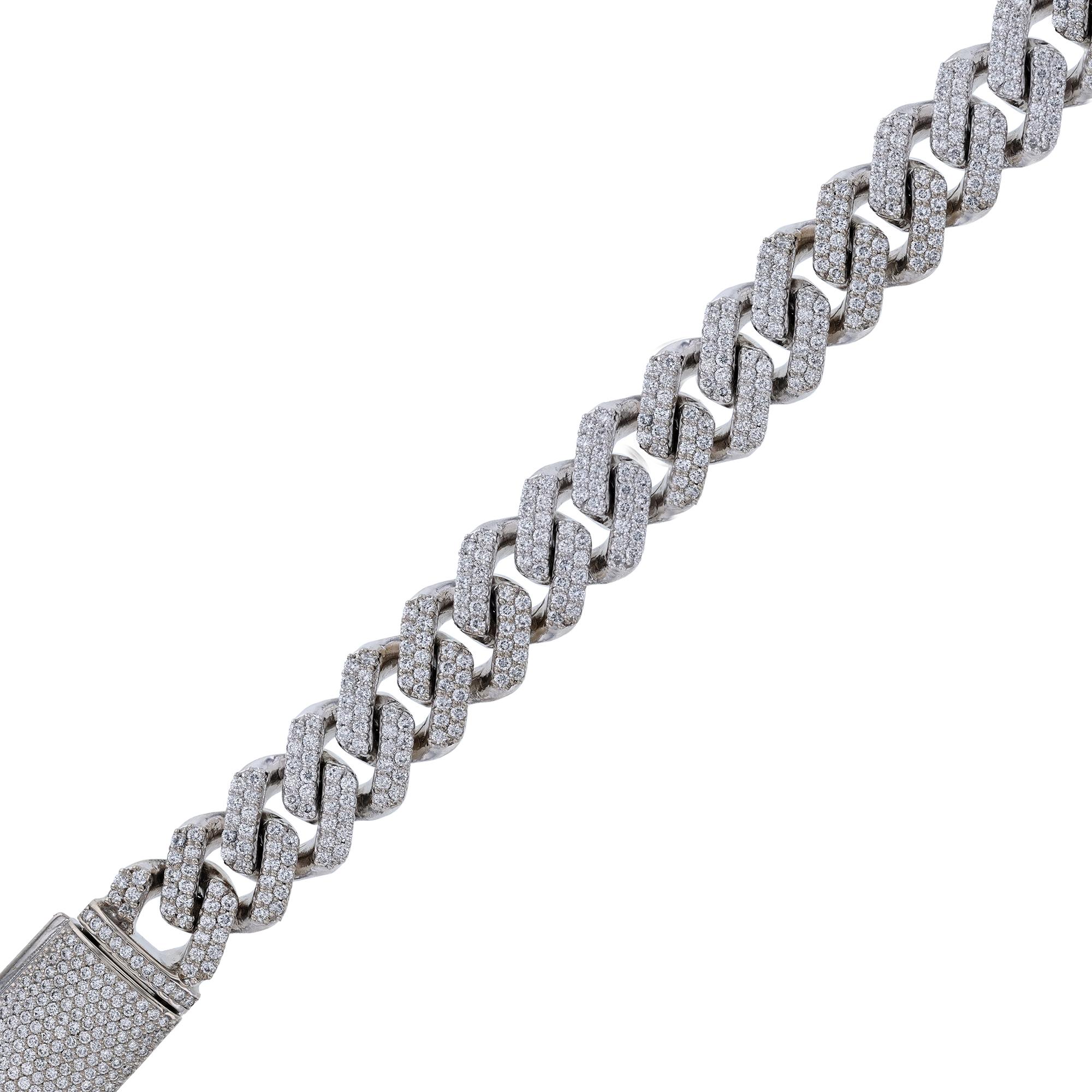 This cuban link bracelet is made in 14K white gold. It features 651 round cut, pave' set diamonds weighing 10.71 carats. This bracelet has a color grade H and clarity grade of SI2. With an outbox clasp.