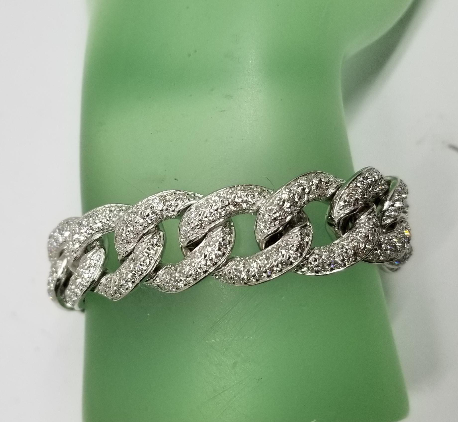 14 Karat White Gold Men's Large Diamond Pave Link Bracelet In New Condition For Sale In Los Angeles, CA