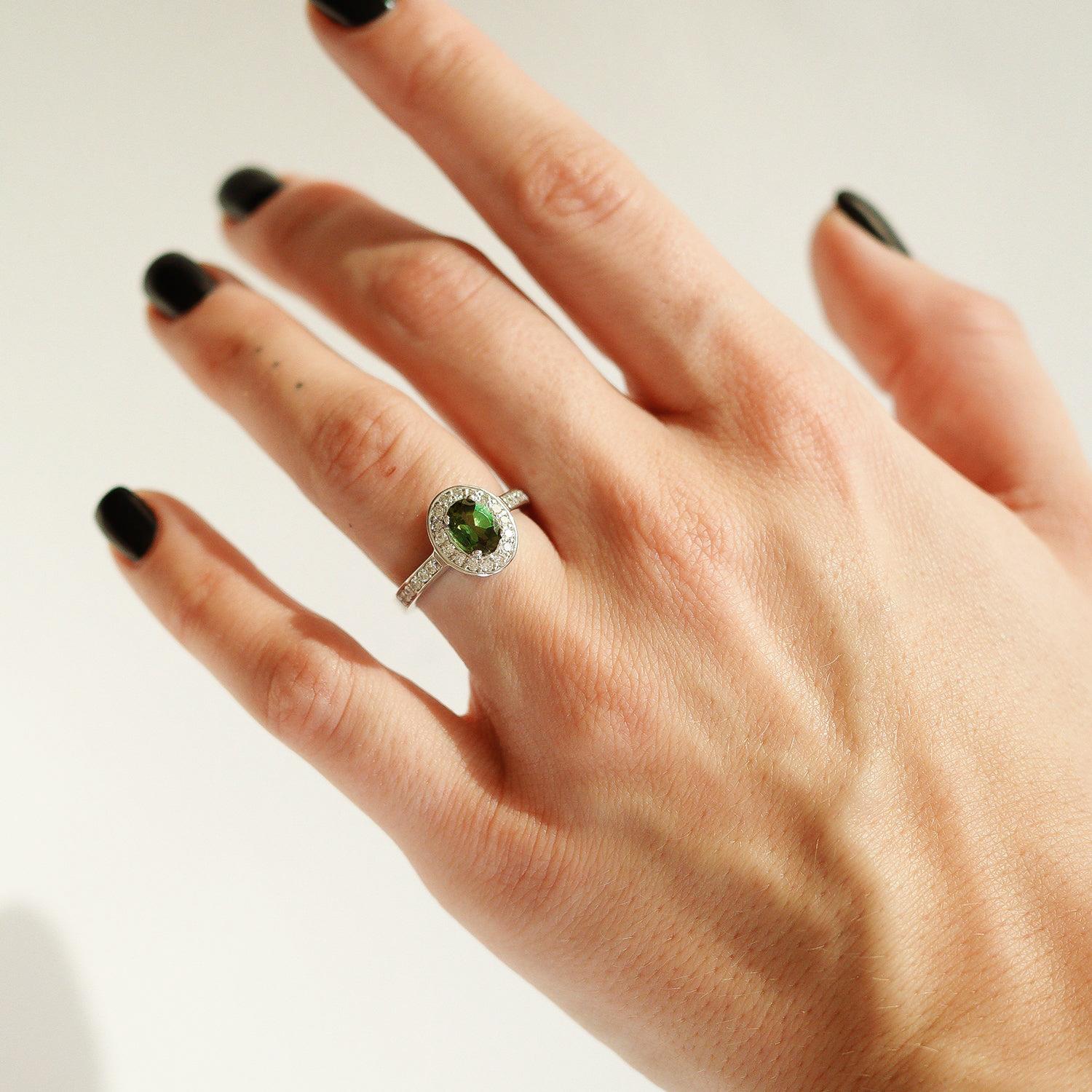 Im Angebot: 14k Wei�ßgold Micropave funkelnder Halo Verlobungsring, Turmalin &amp; Diamant () 9