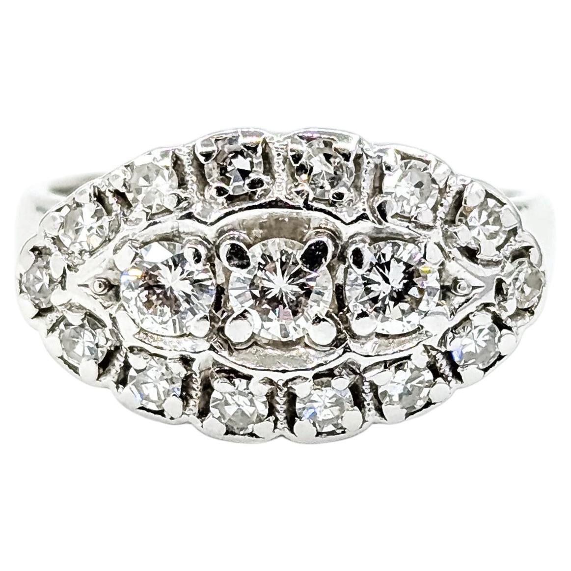 Diamant-Cluster-Ring aus 14-karätigem Weißgold im Mid-Century-Stil
