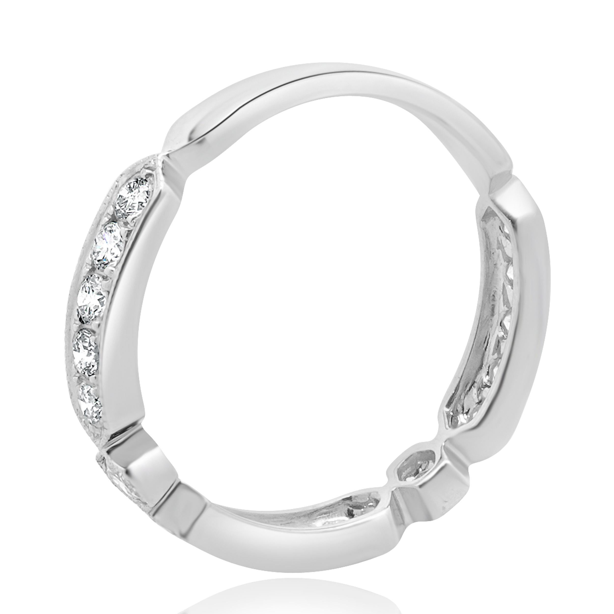 Taille ronde Bracelet à diamants en or blanc 14K avec barre de milgrain en vente