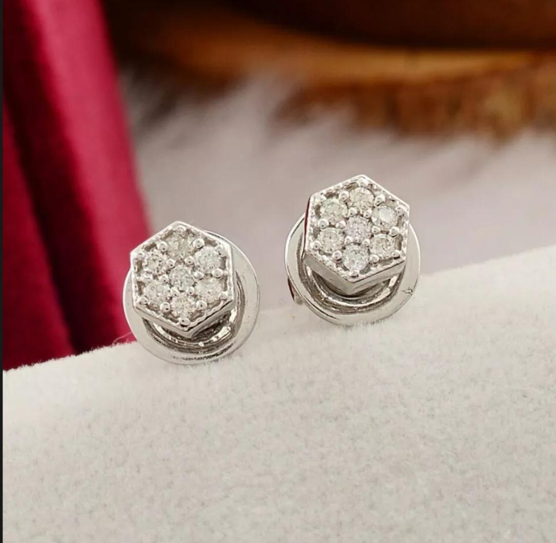 da uomo o donna Orecchini di diamanti minimalisti in oro bianco 14K Donna Orecchini di diamanti Mini Regalo in vendita