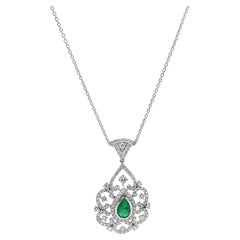 Collana con ciondolo di smeraldo e diamanti in oro bianco 14K di ispirazione vintage moderna