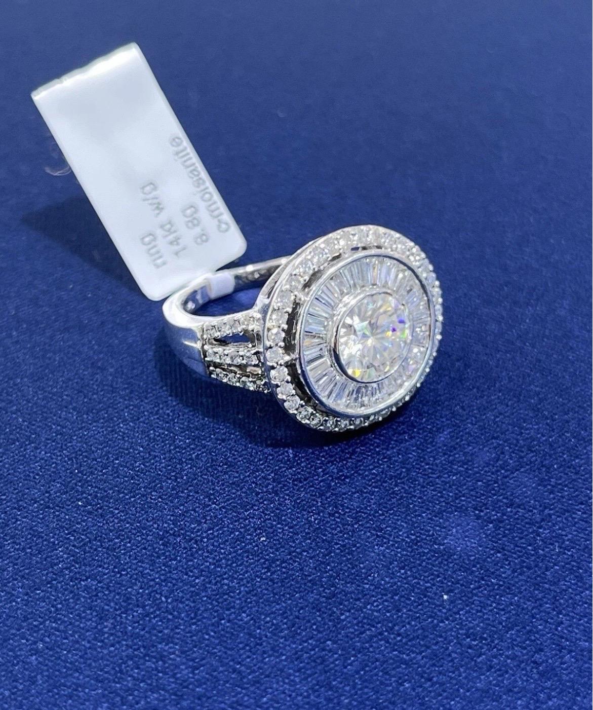 Bague cocktail de style ancien en or blanc 14 carats avec Moissanite ronde et diamant baguette en vente 5
