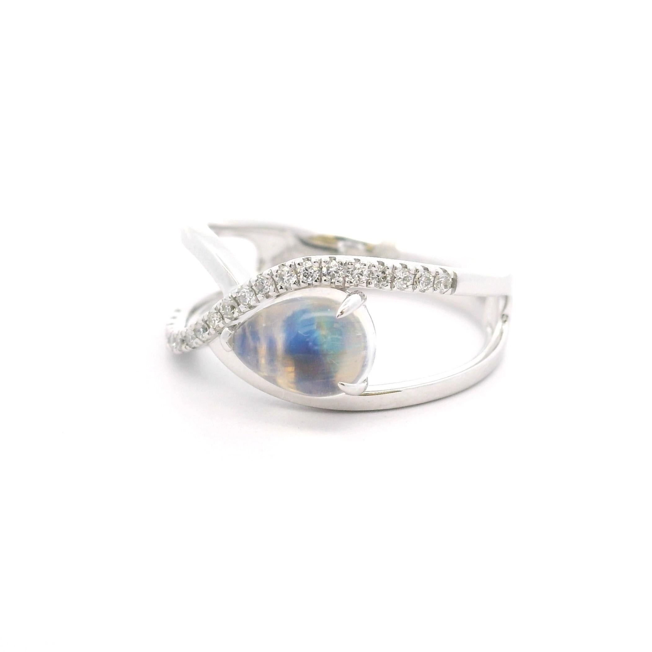 Condition:  Excellent Condition, Professionally Cleaned and Polished
Metal:  14k Gold (Marked, and Professionally Tested)
Weight:  4.2g
Gemstone:  1.25ct Oval Shaped Moonstone
Diamonds:  Round Cut Natural Diamonds 0.15cttw
Face