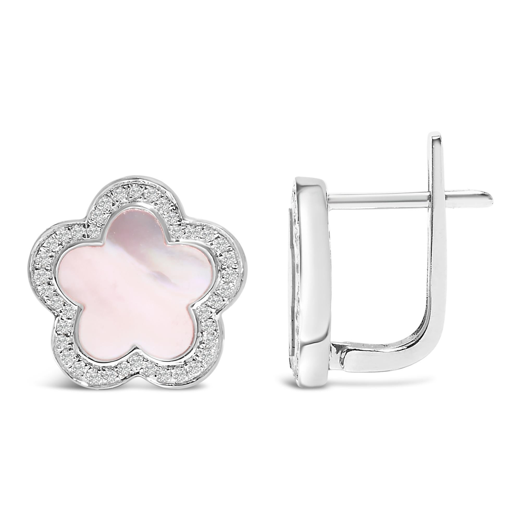 Pendientes de oro blanco de 14 quilates con madreperla y halo de diamantes de 1/5 qt Moderno en venta