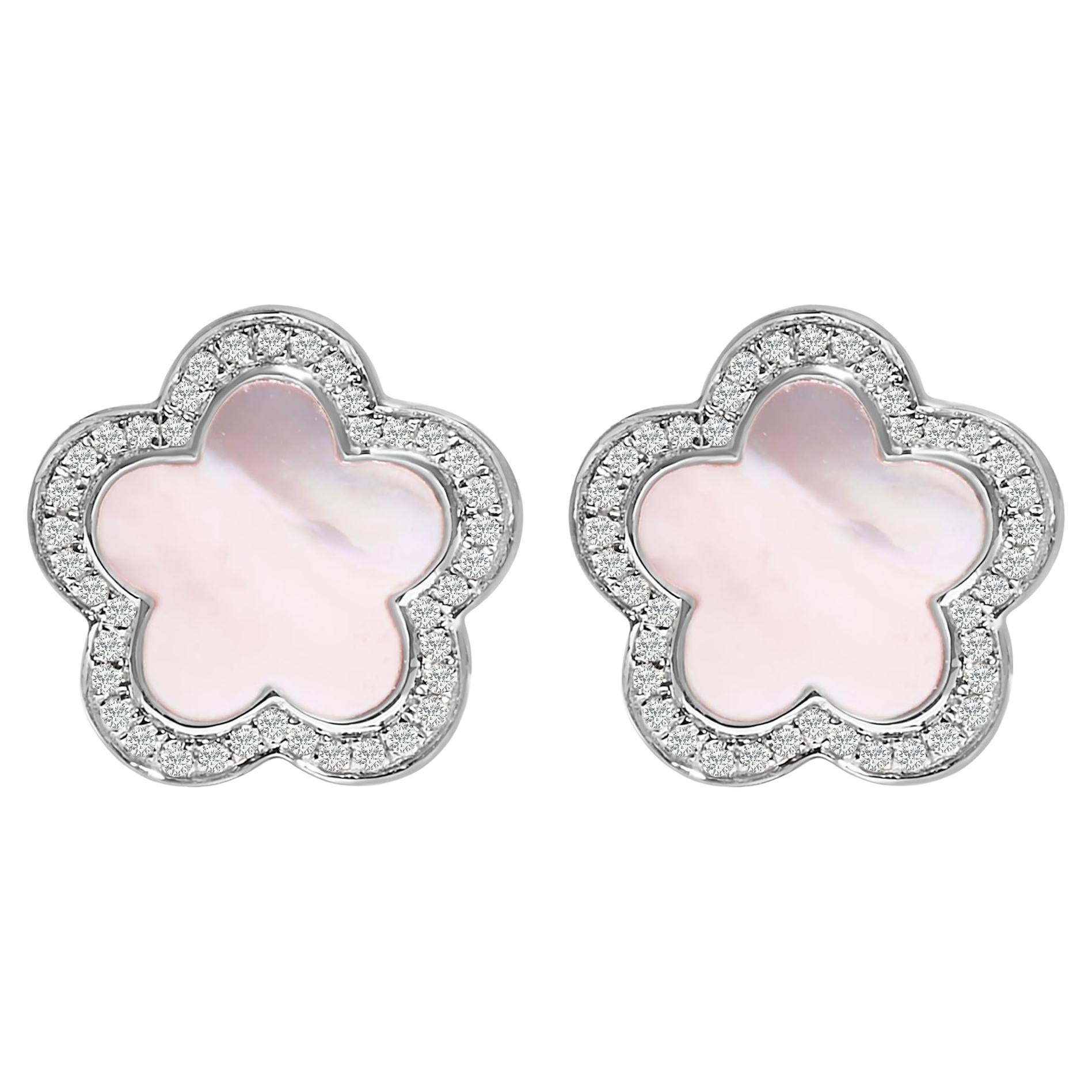 Pendientes de oro blanco de 14 quilates con madreperla y halo de diamantes de 1/5 qt en venta
