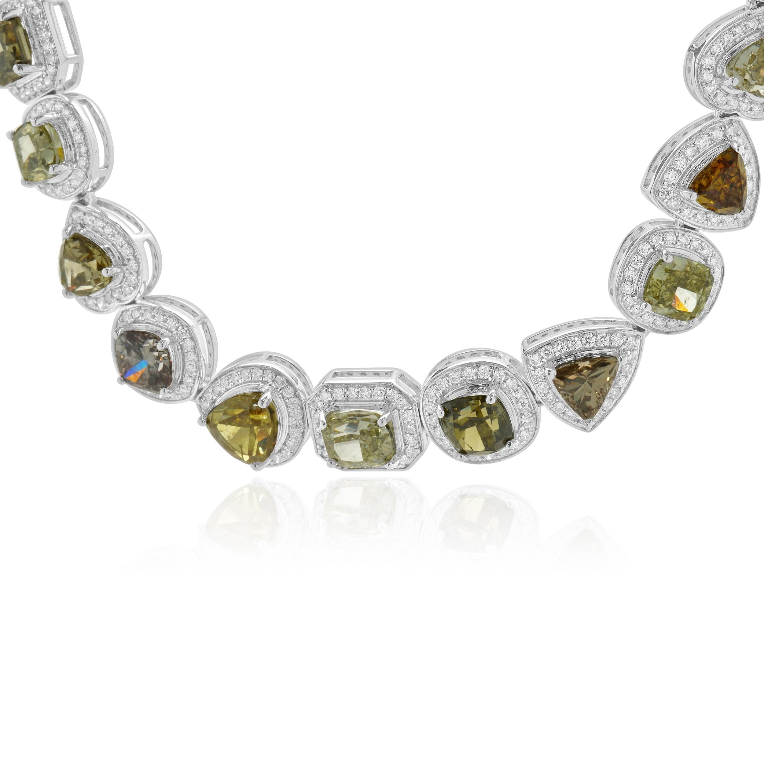 Designer: personalizzato
Materiale: oro bianco 14 carati
Diamanti: 52 multicolori/sagomati = 26,20cttw
Diamanti: tondi brillanti= 10,63cttw
Colore: G
Chiarezza: VS- SI1
Dimensioni: la collana misura 16 pollici di lunghezza
Peso: 36,03 grammi