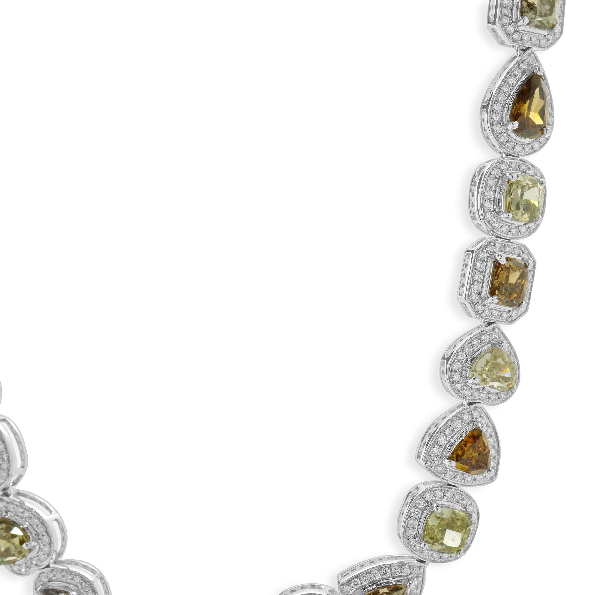 Collana con diamanti multicolore in oro bianco 14k In condizioni ottime in vendita a Scottsdale, AZ